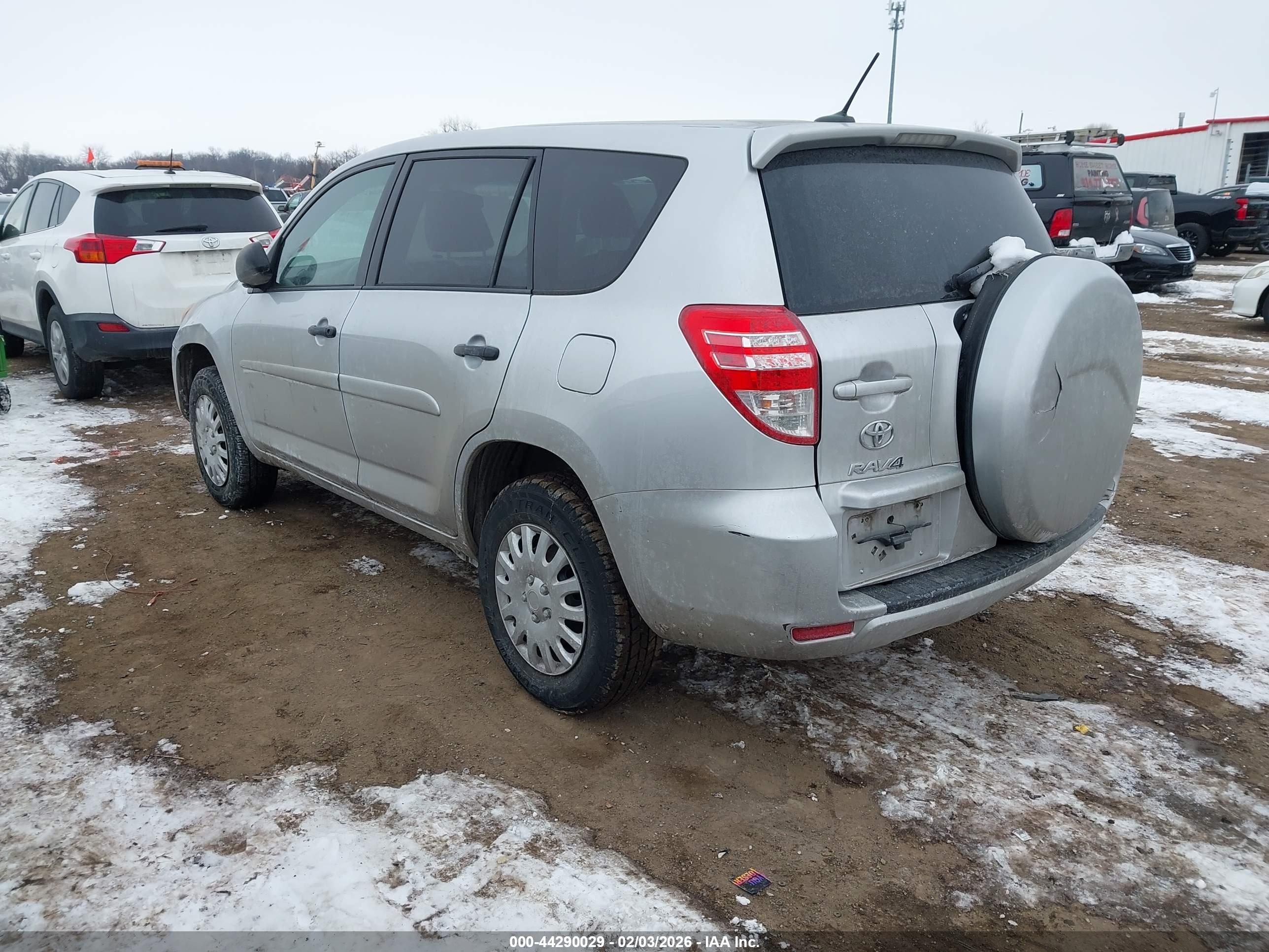 TOYOTA RAV4 image 3