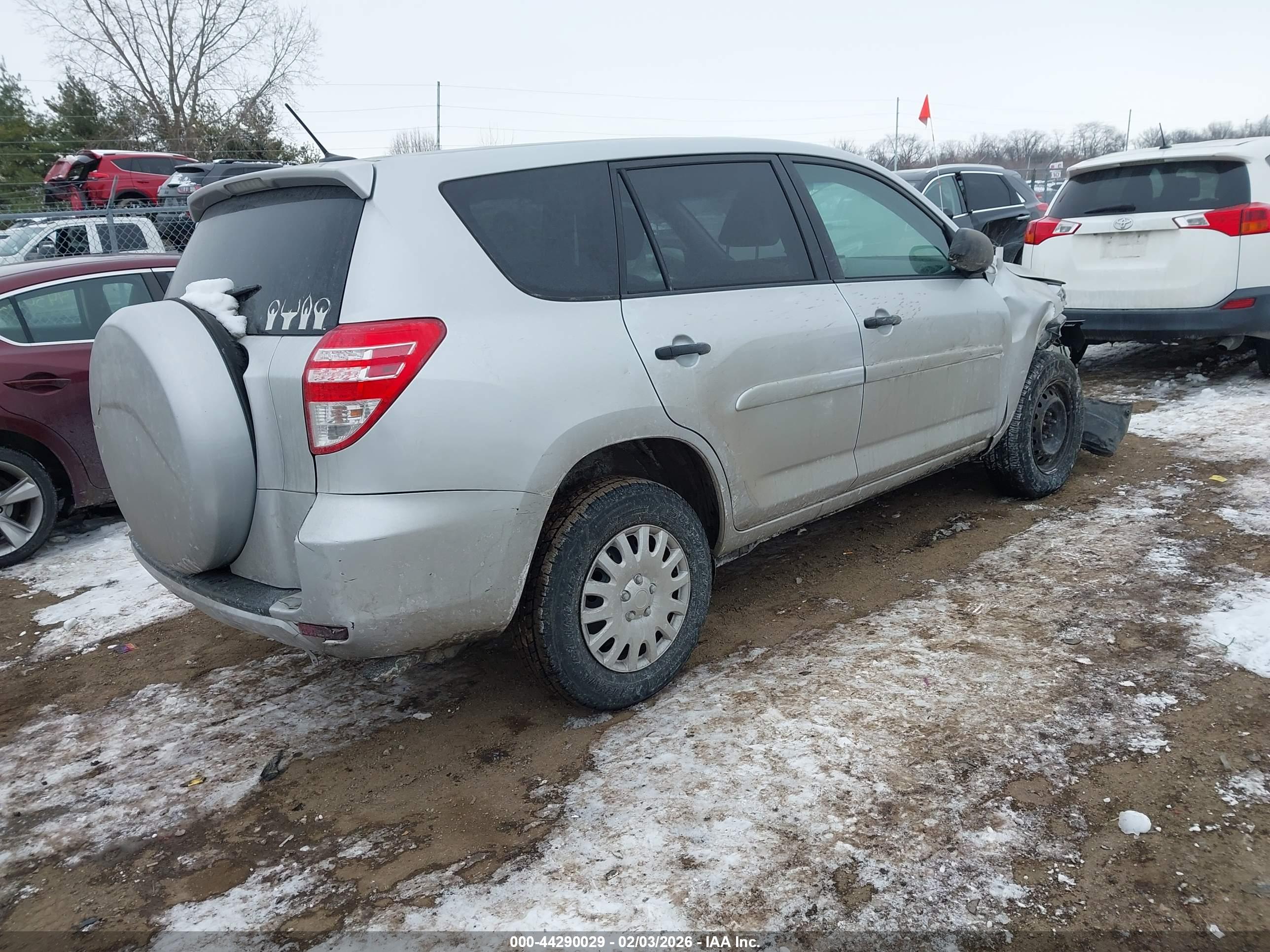TOYOTA RAV4 image 4