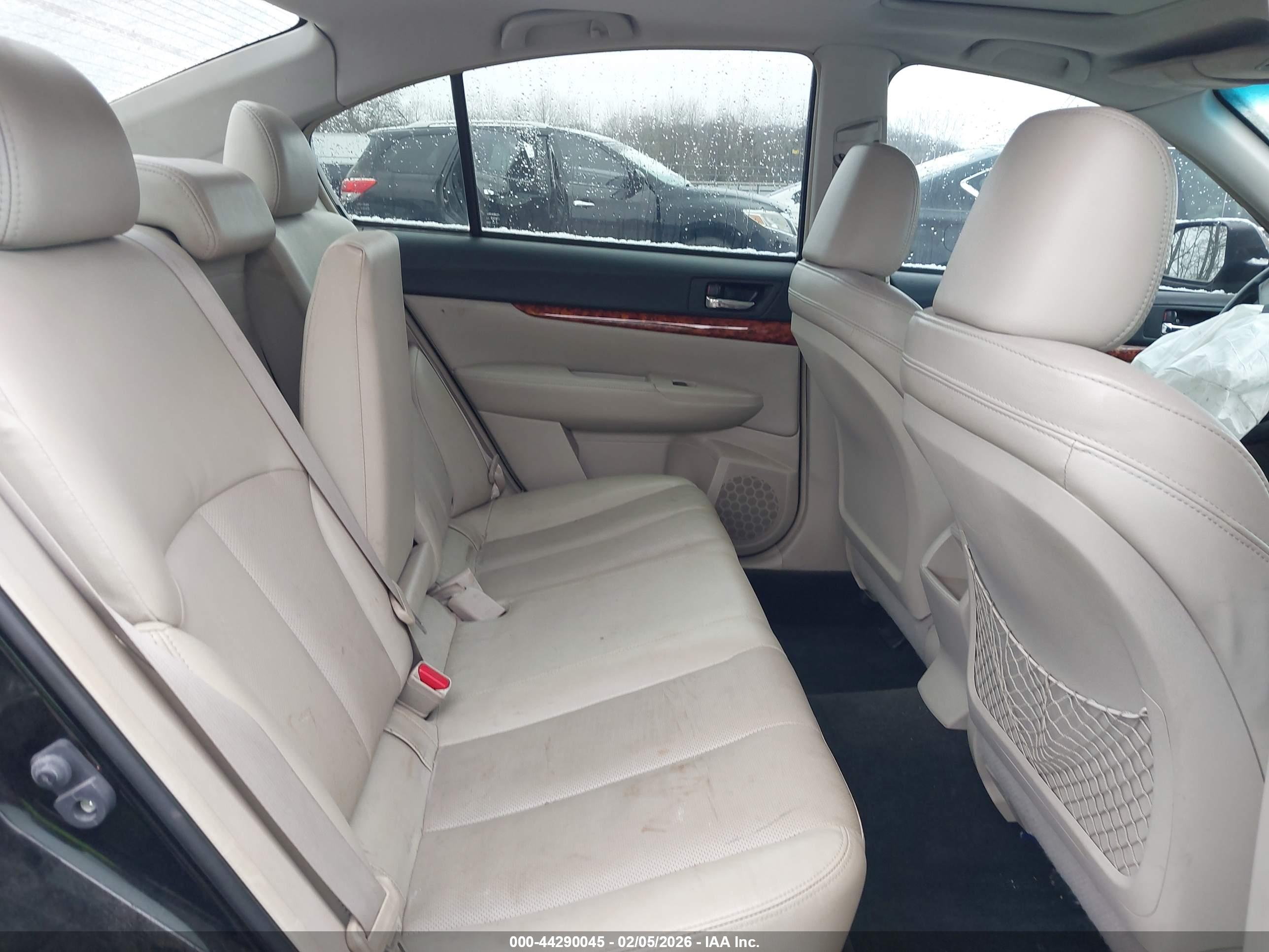 SUBARU LEGACY image 8