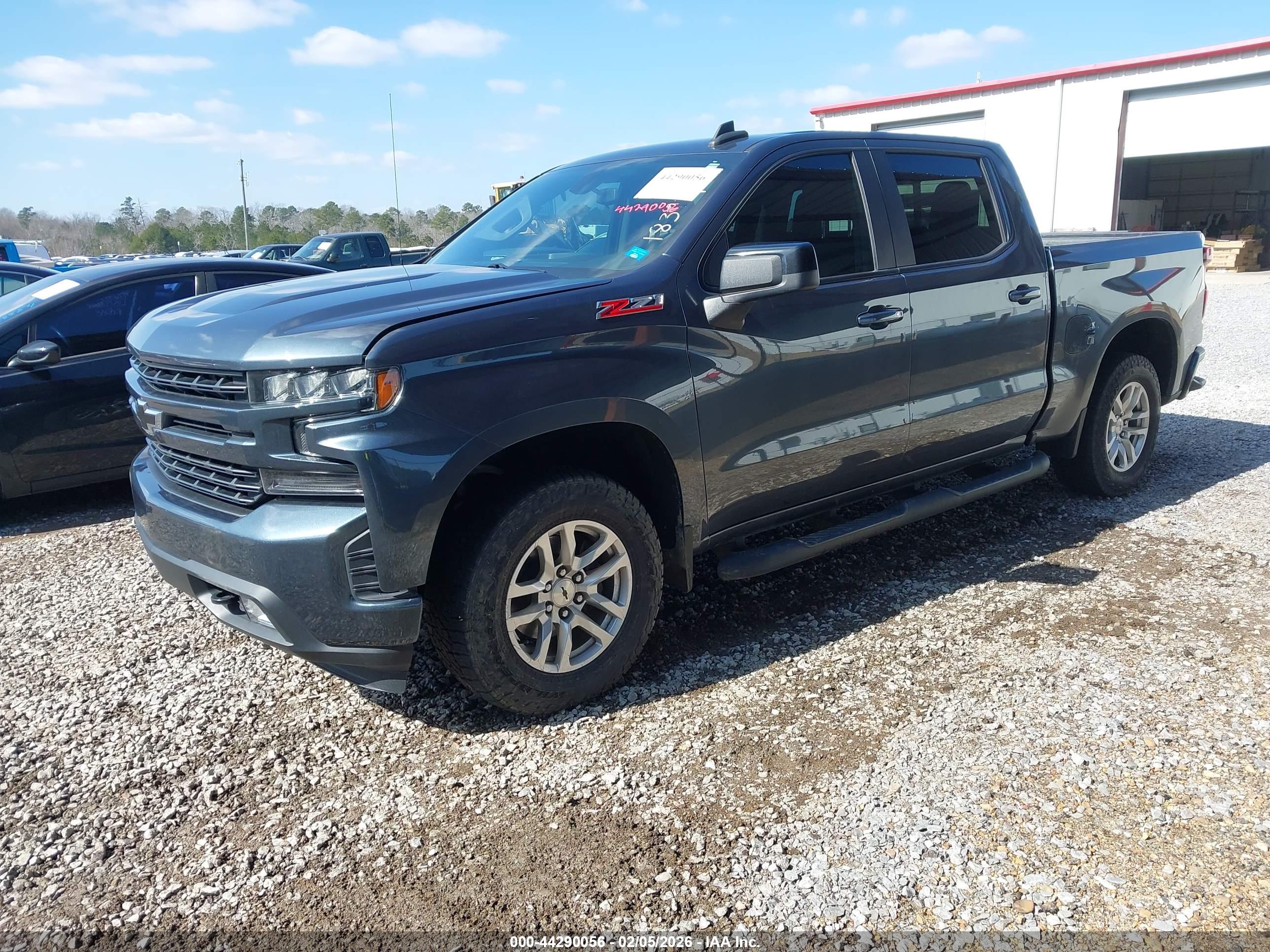 CHEVROLET SILVERADO image 2