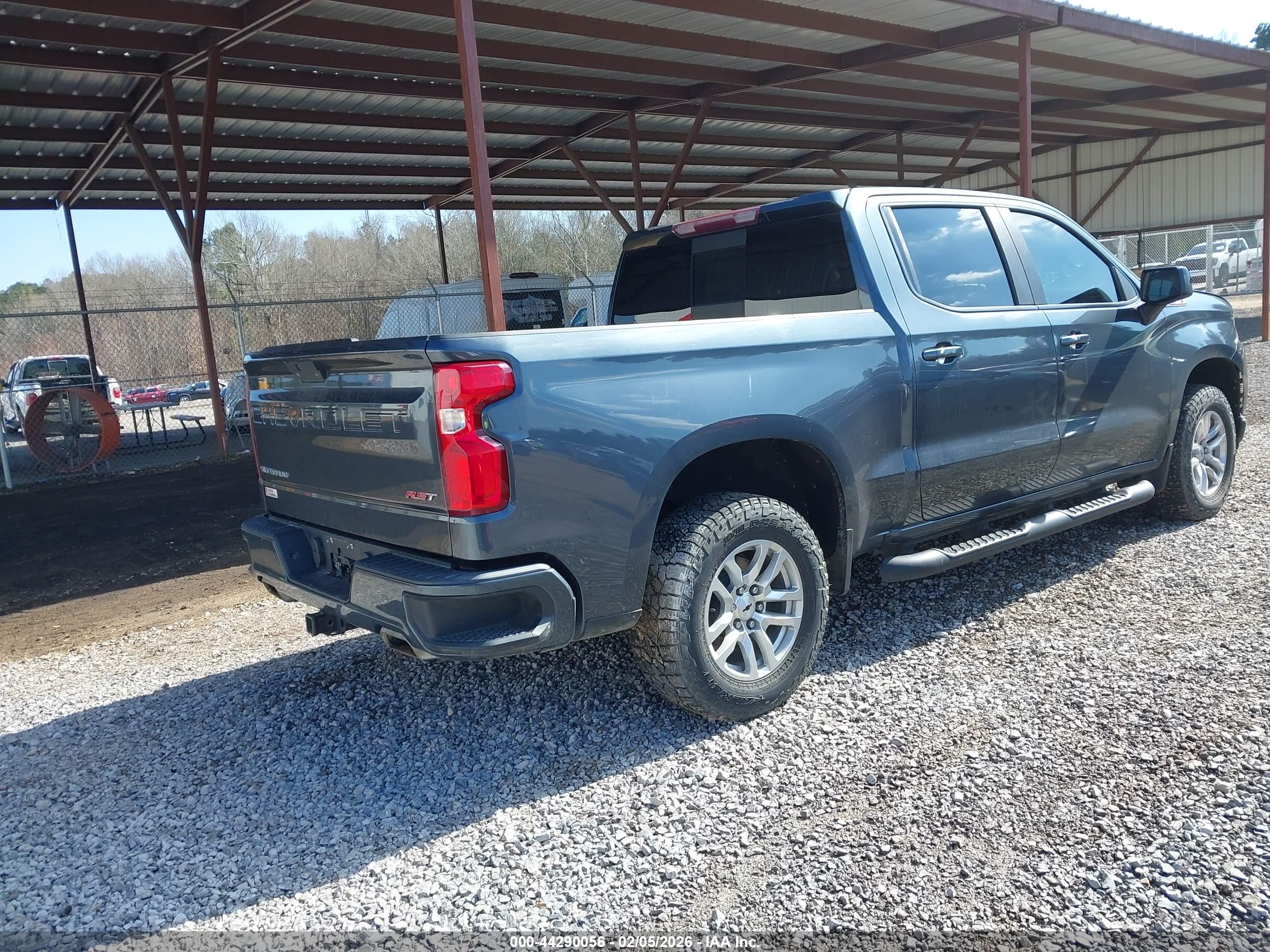CHEVROLET SILVERADO image 4
