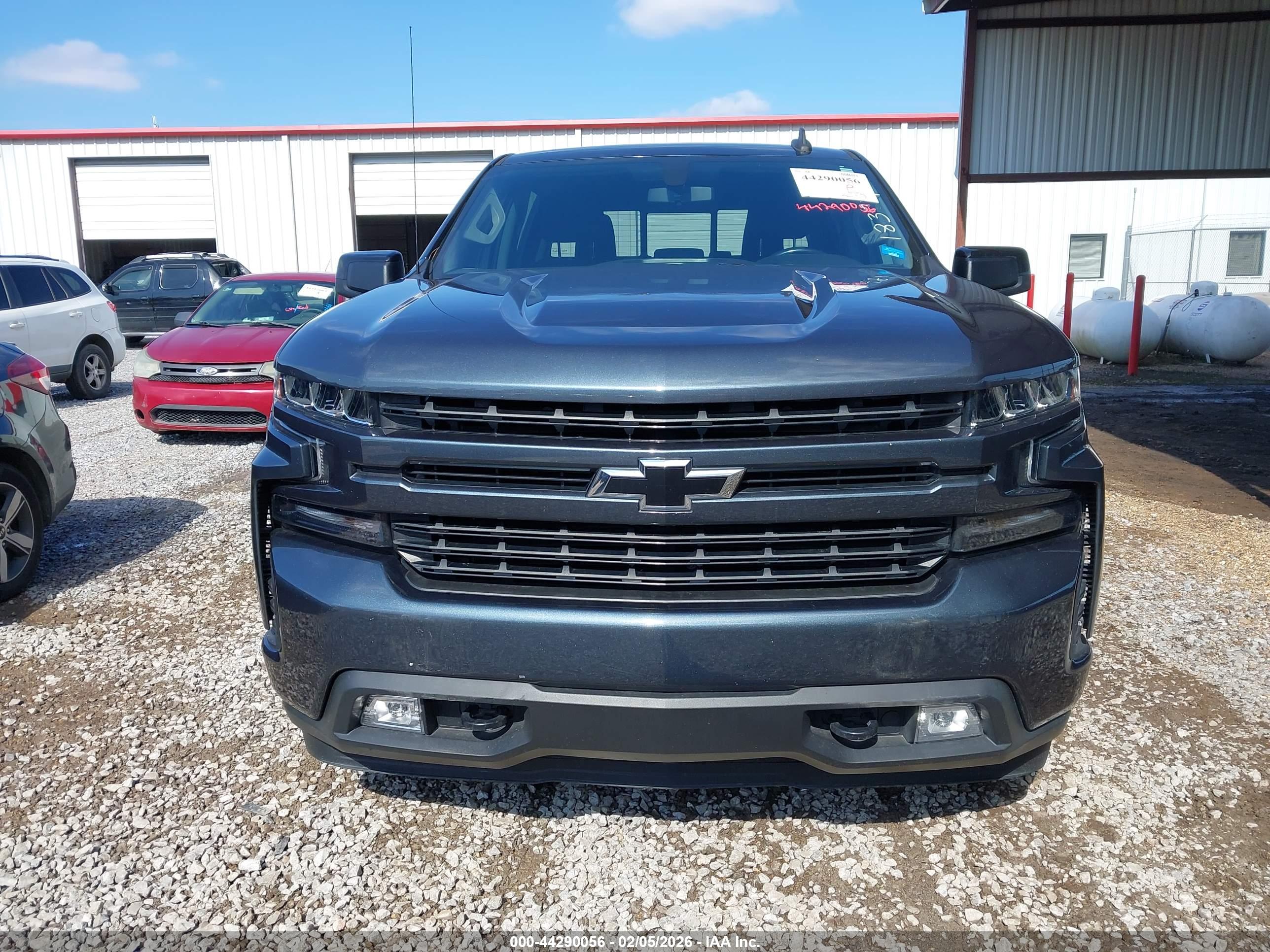 CHEVROLET SILVERADO image 6