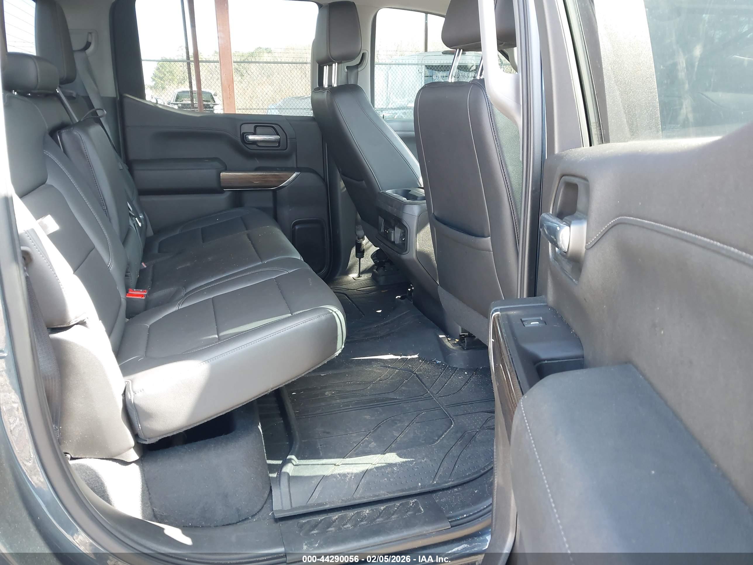 CHEVROLET SILVERADO image 8