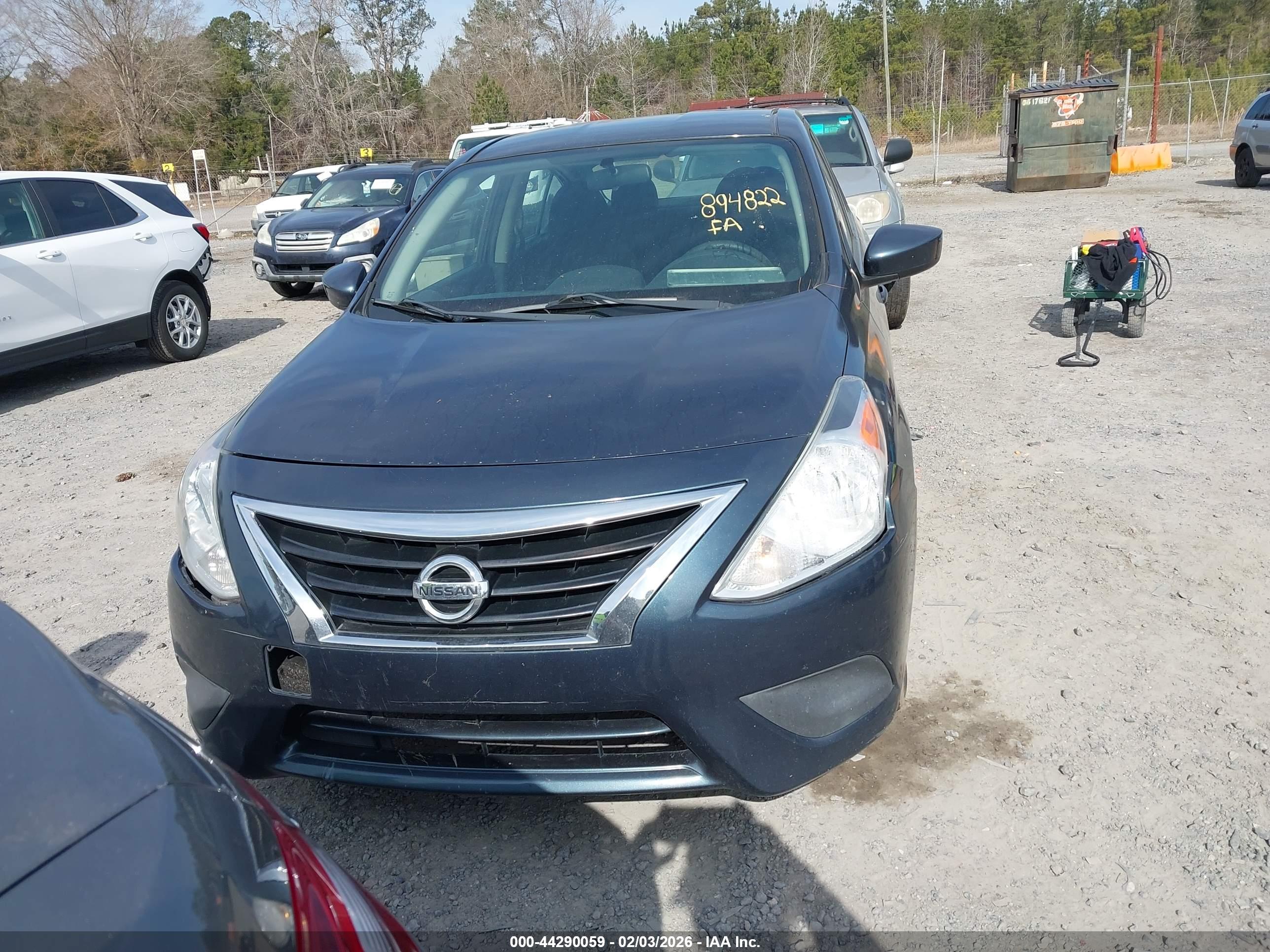 NISSAN VERSA image 6