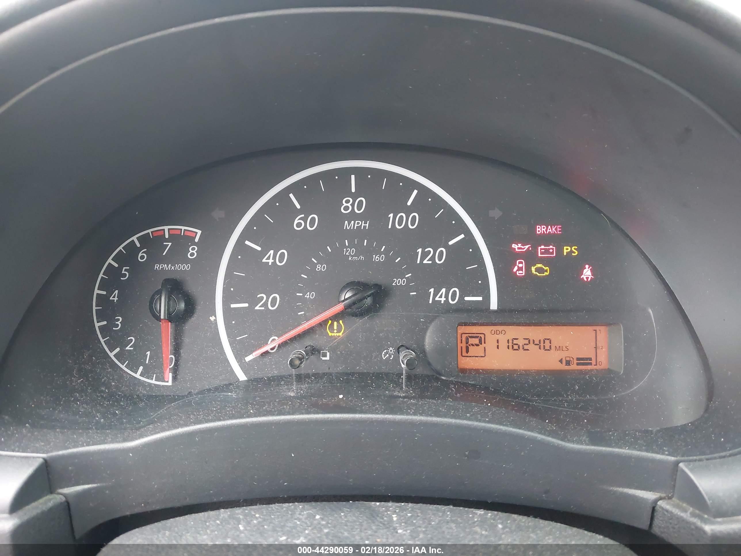 NISSAN VERSA image 7