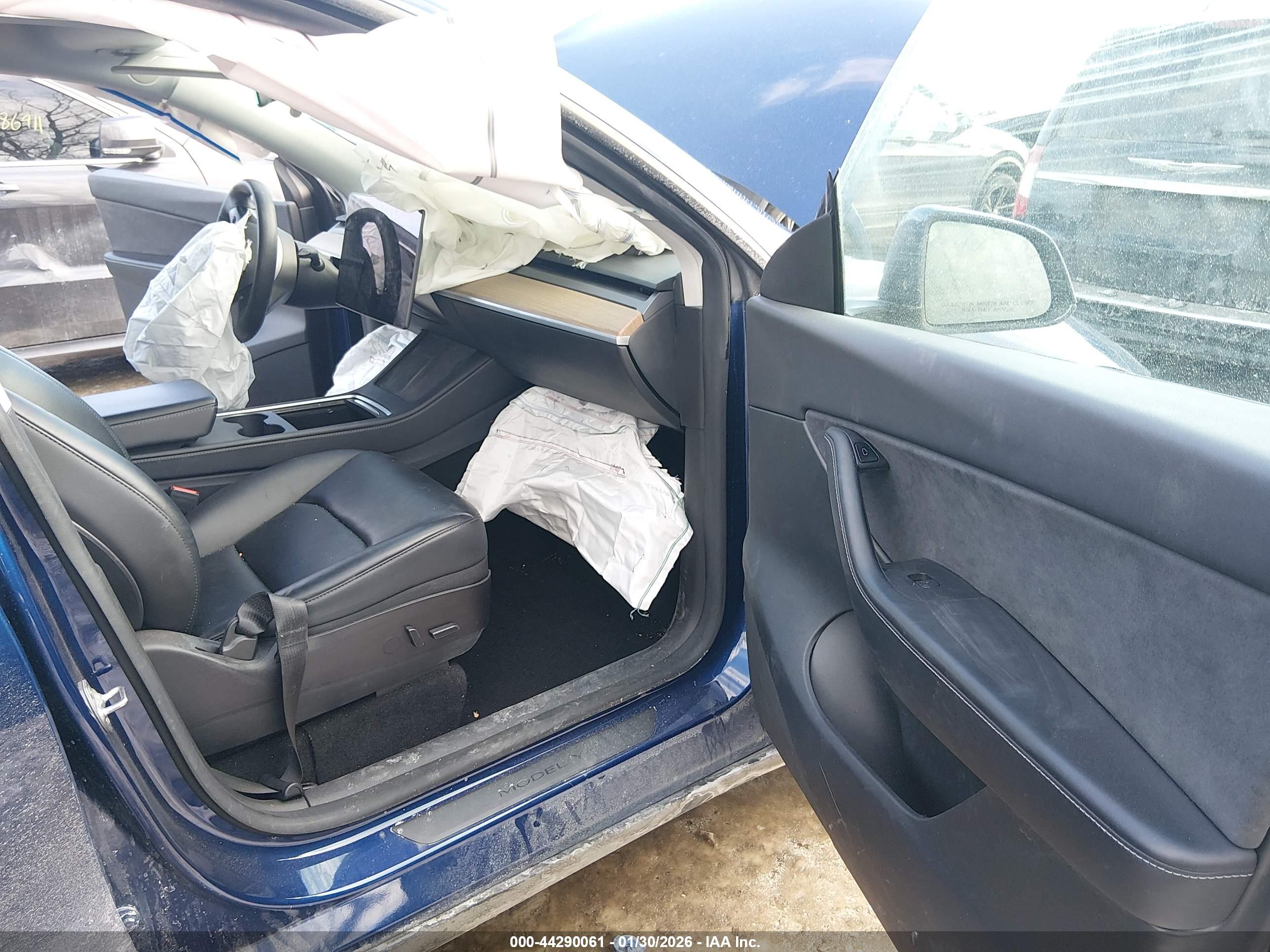 TESLA MODEL image 5