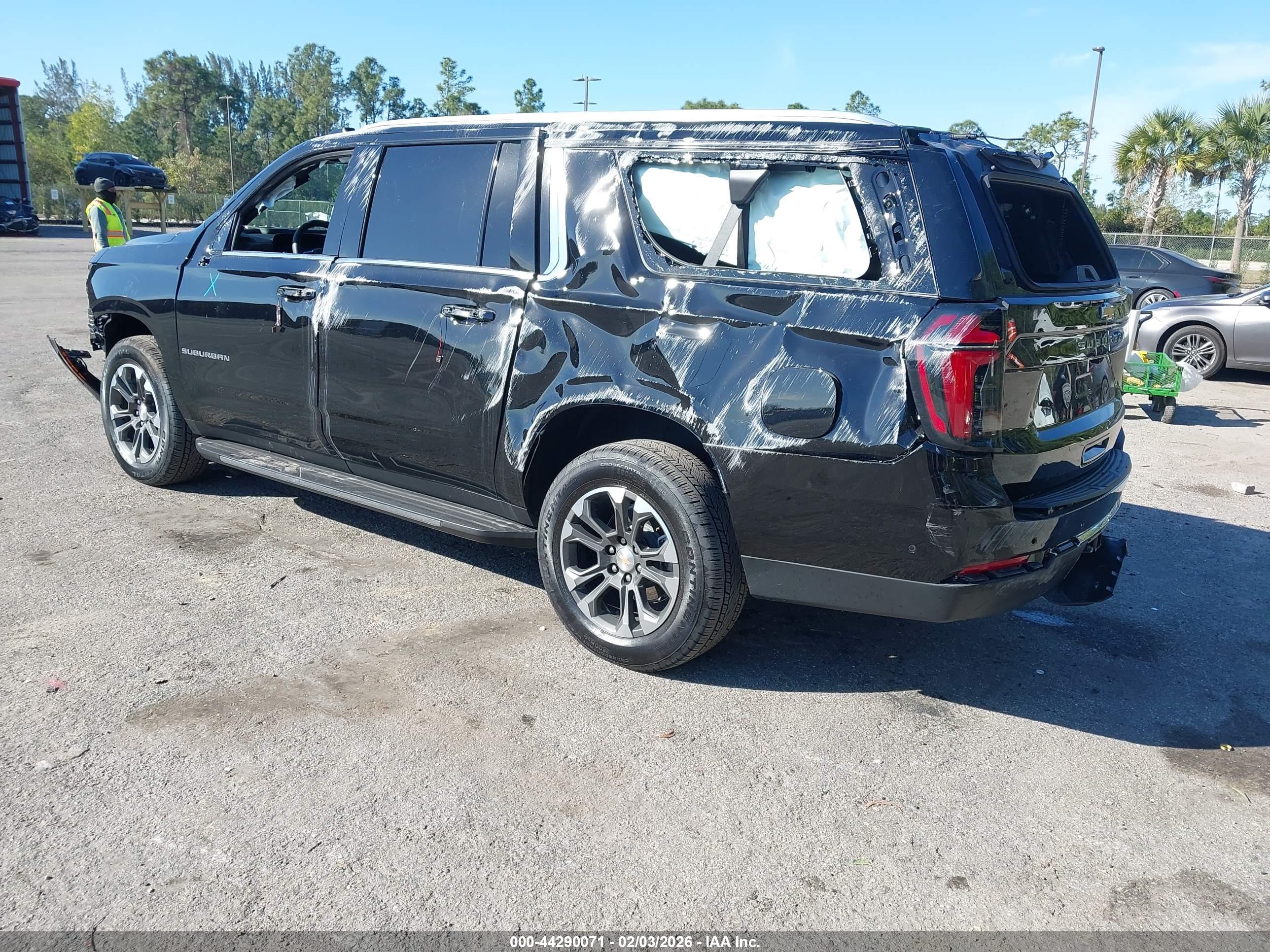 CHEVROLET SUBURBAN image 3