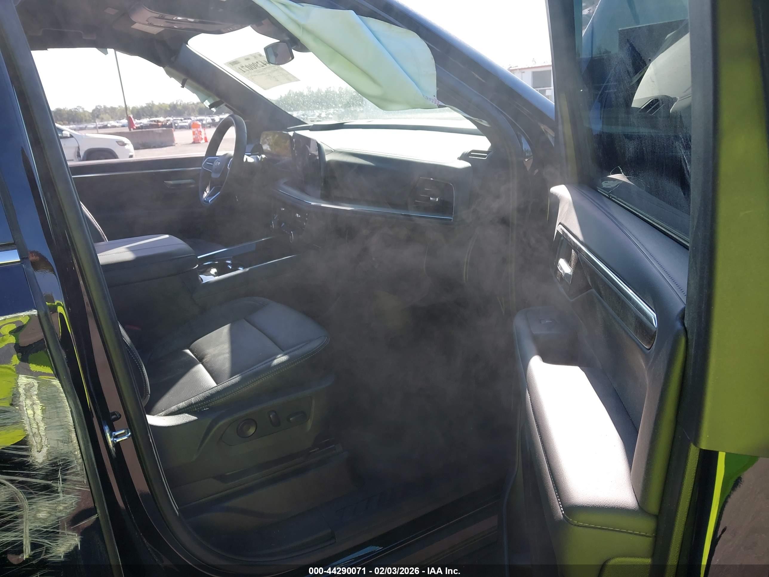 CHEVROLET SUBURBAN image 5
