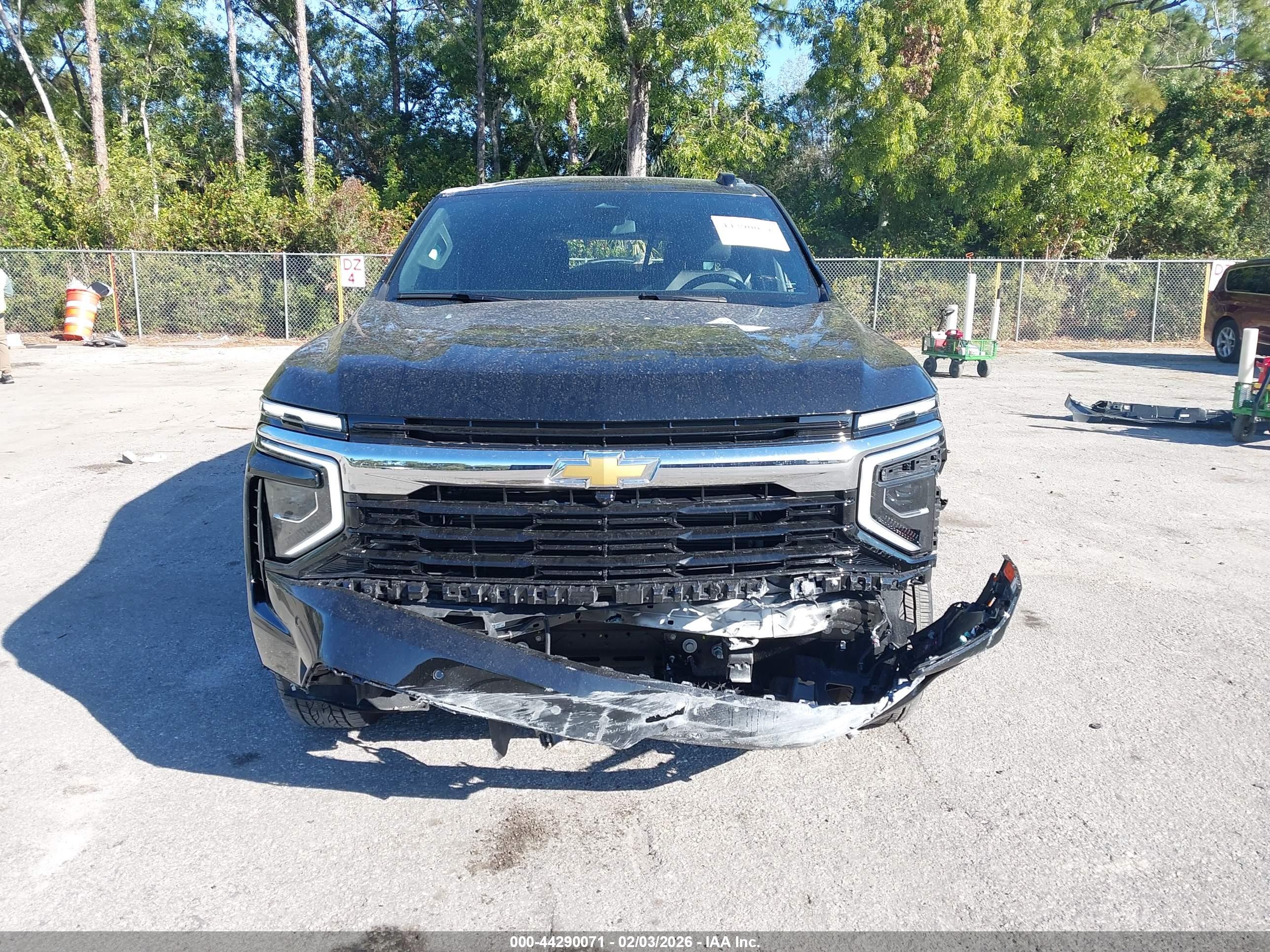 CHEVROLET SUBURBAN image 6