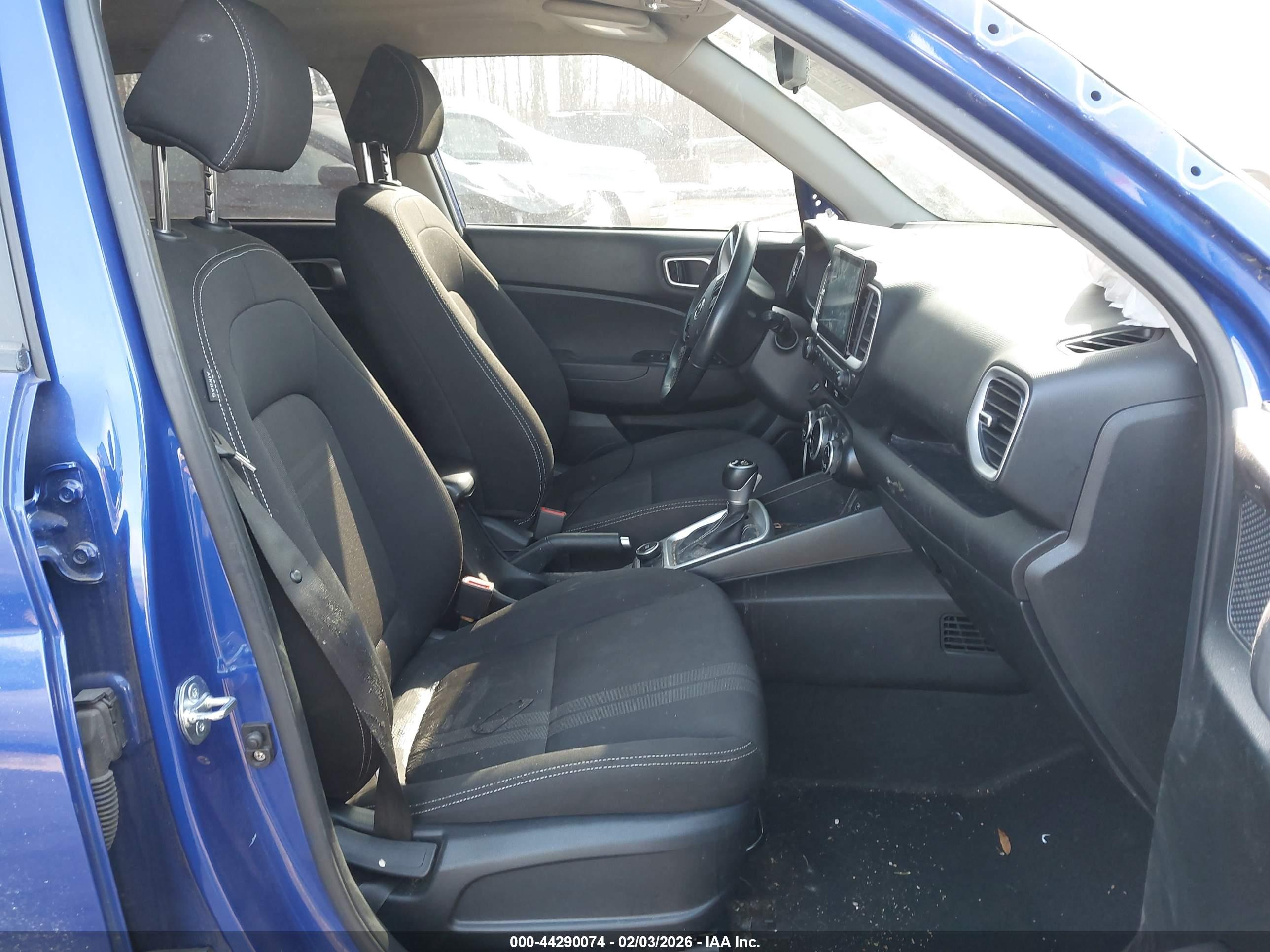 HYUNDAI VENUE image 5