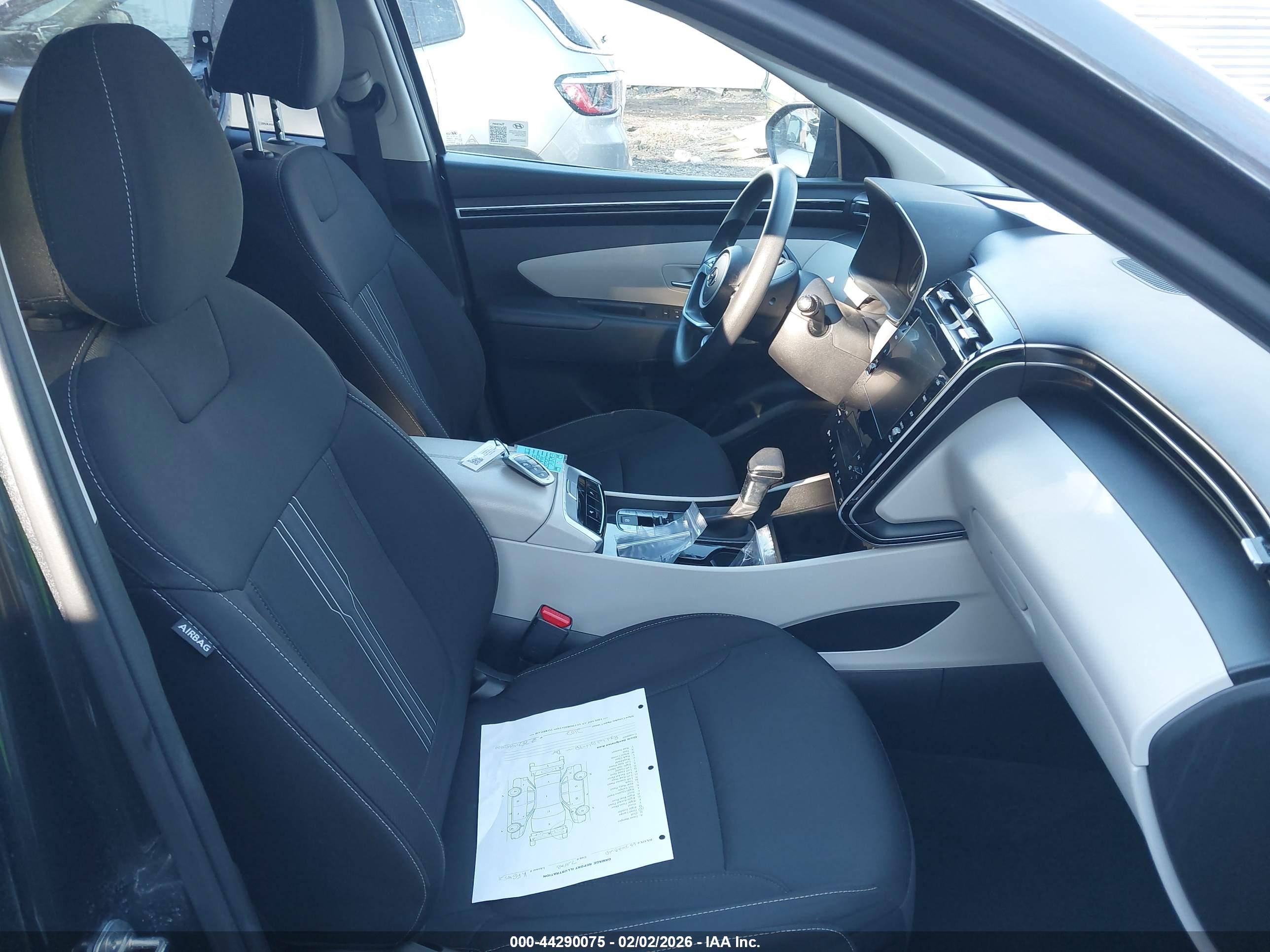 HYUNDAI TUCSON image 5