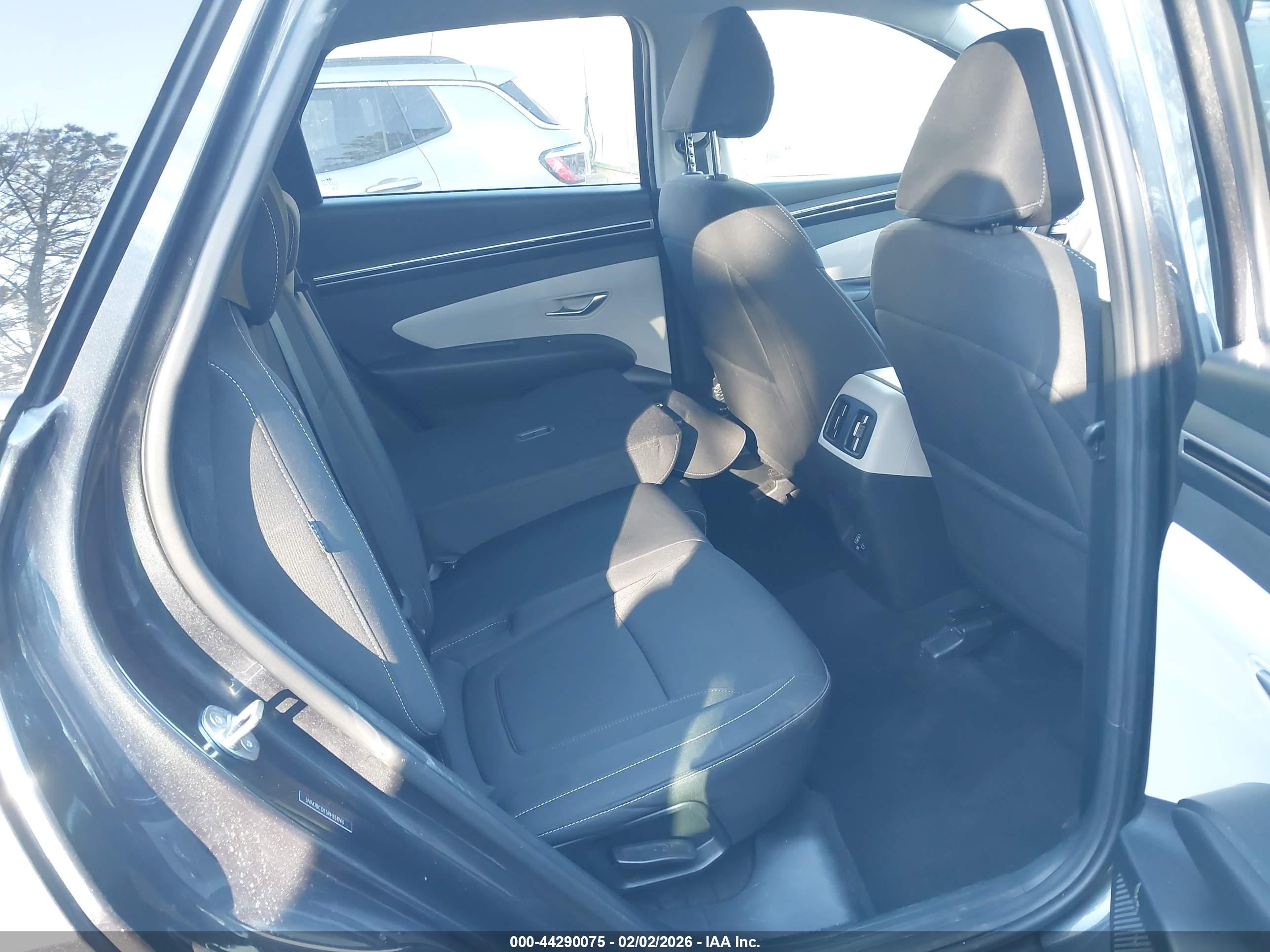 HYUNDAI TUCSON image 8