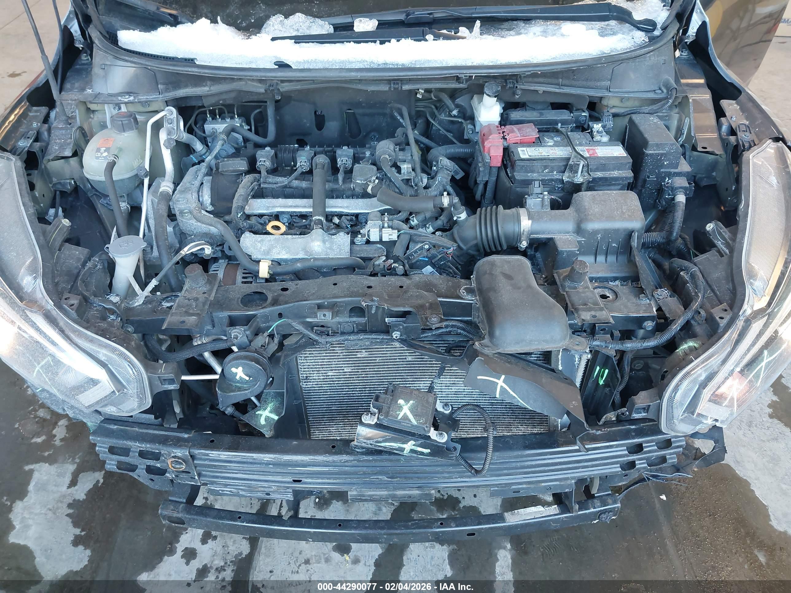NISSAN VERSA image 10