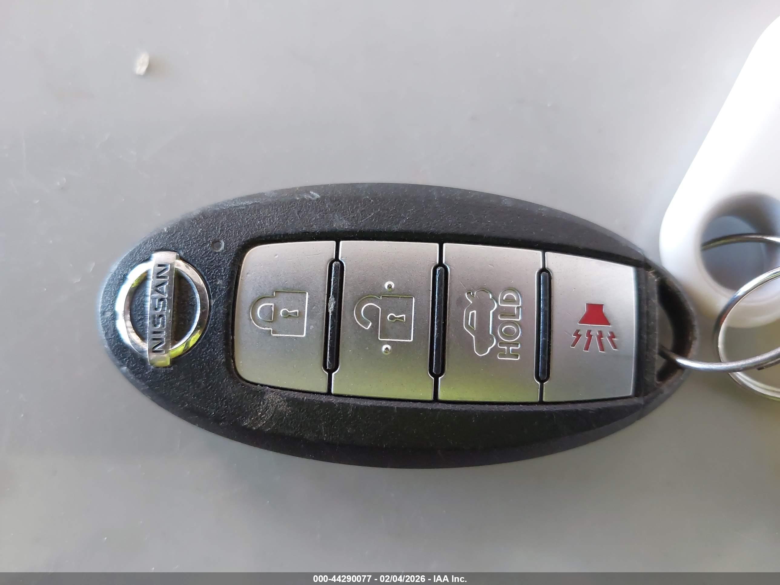 NISSAN VERSA image 11