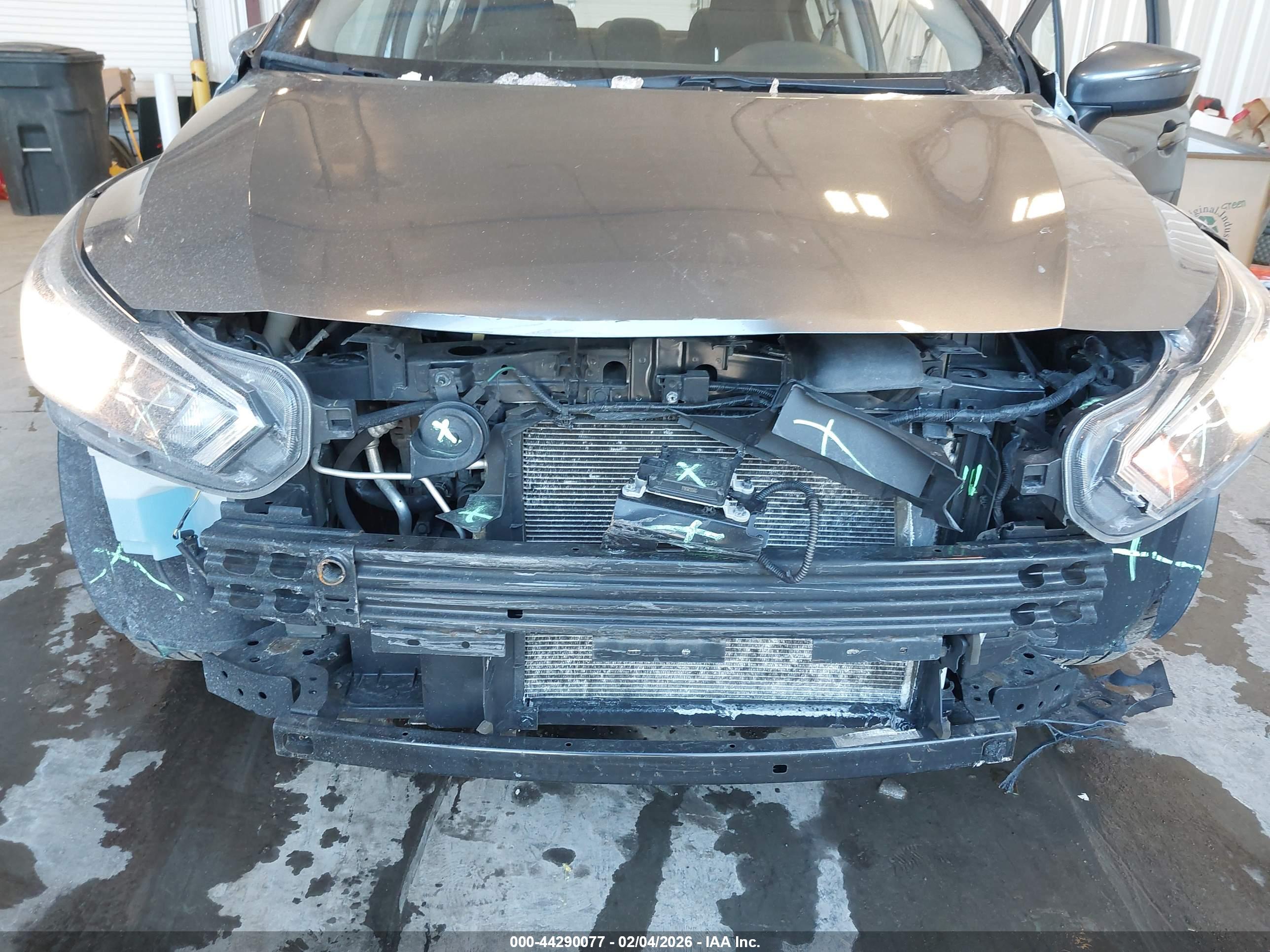 NISSAN VERSA image 6