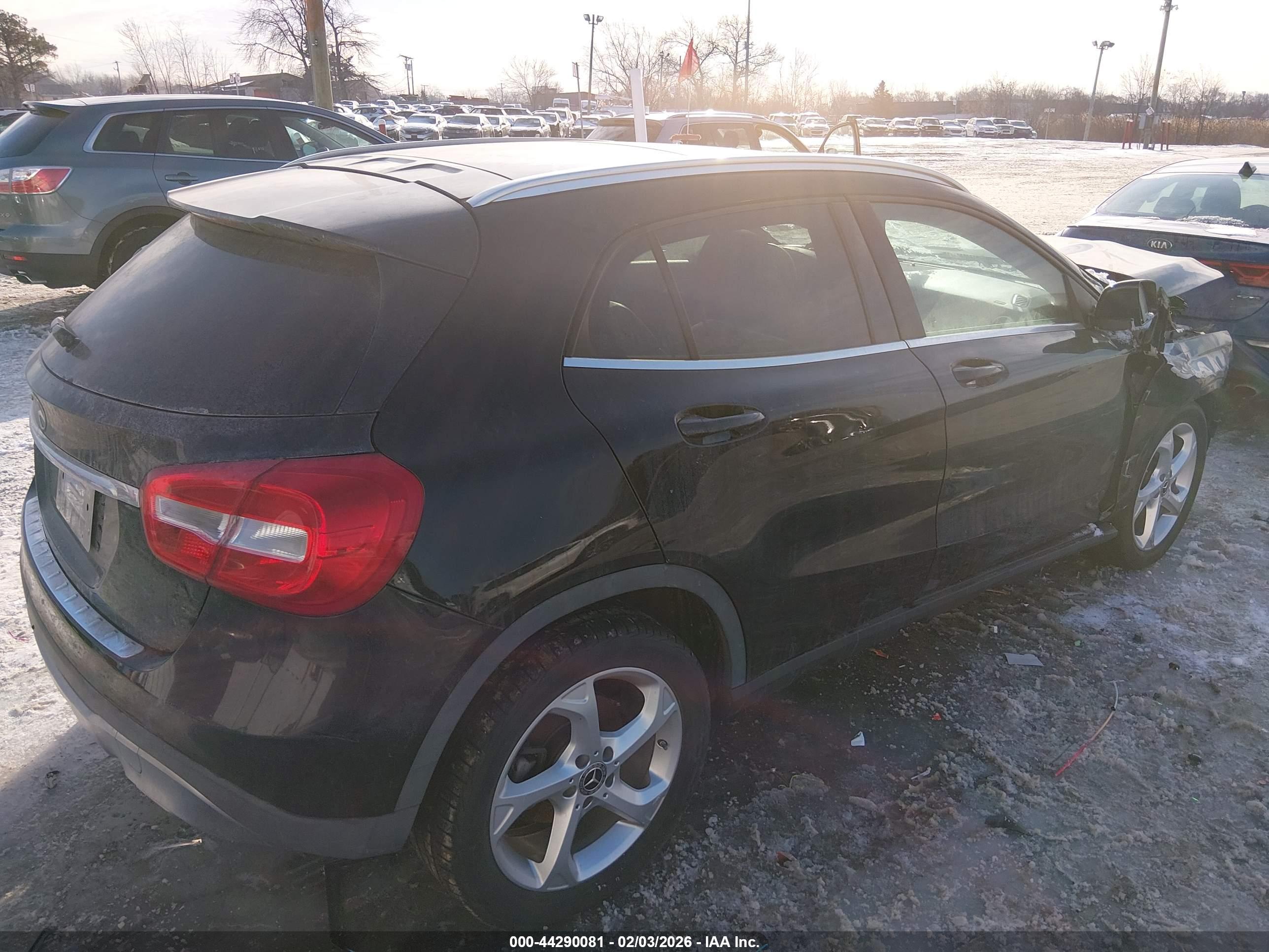 MERCEDES-BENZ GLA image 4