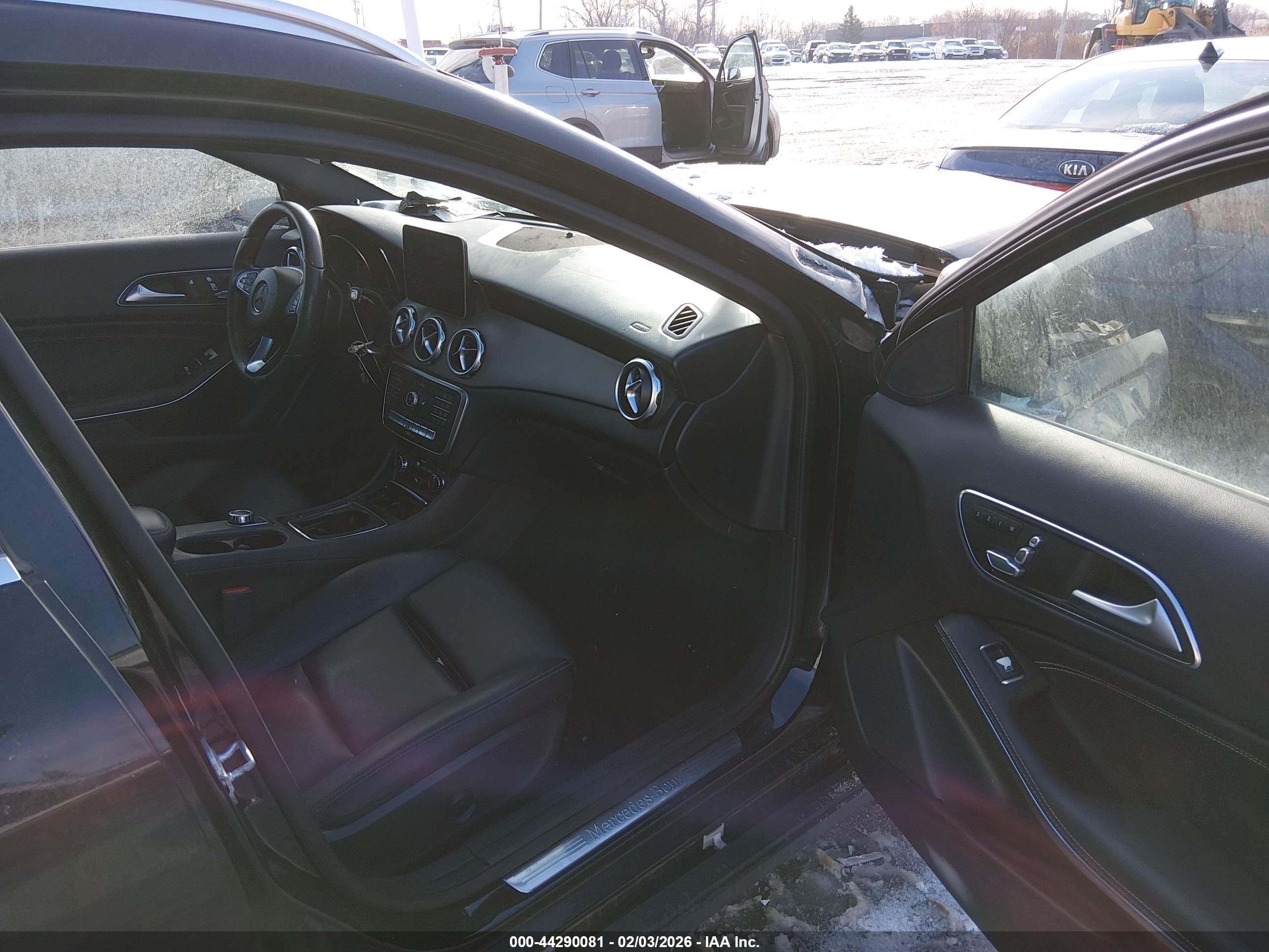 MERCEDES-BENZ GLA image 5