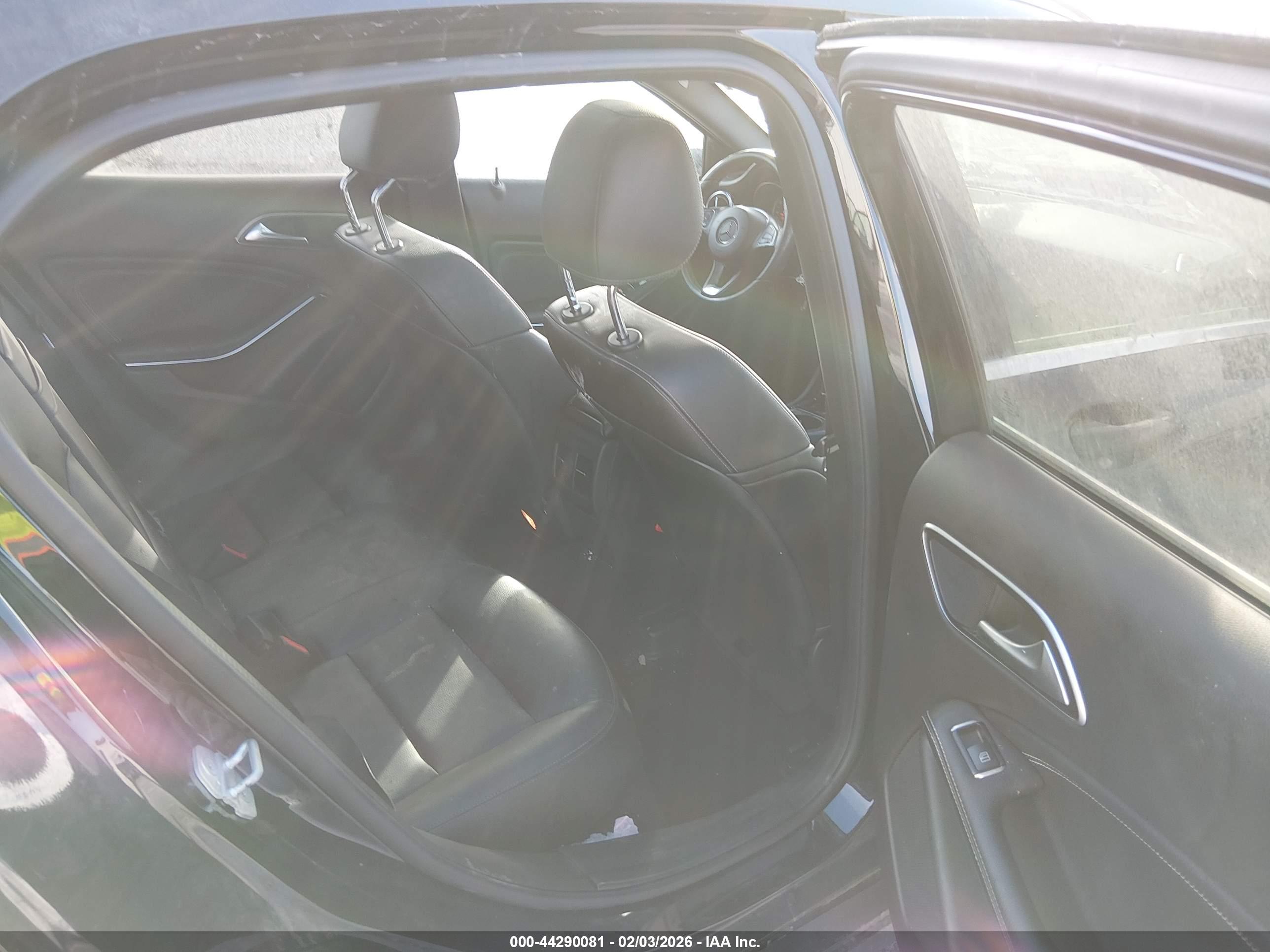 MERCEDES-BENZ GLA image 8