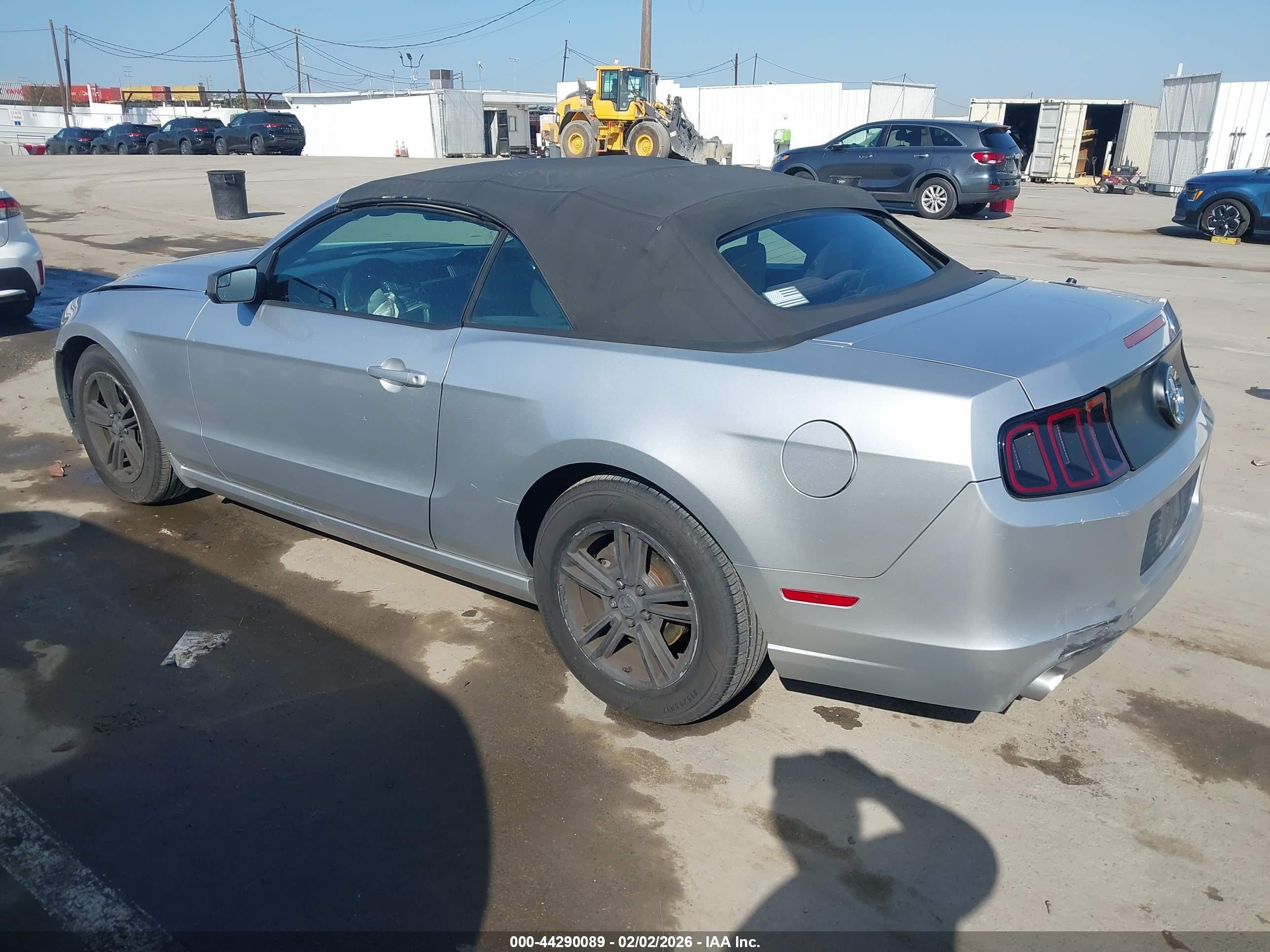 FORD MUSTANG image 3