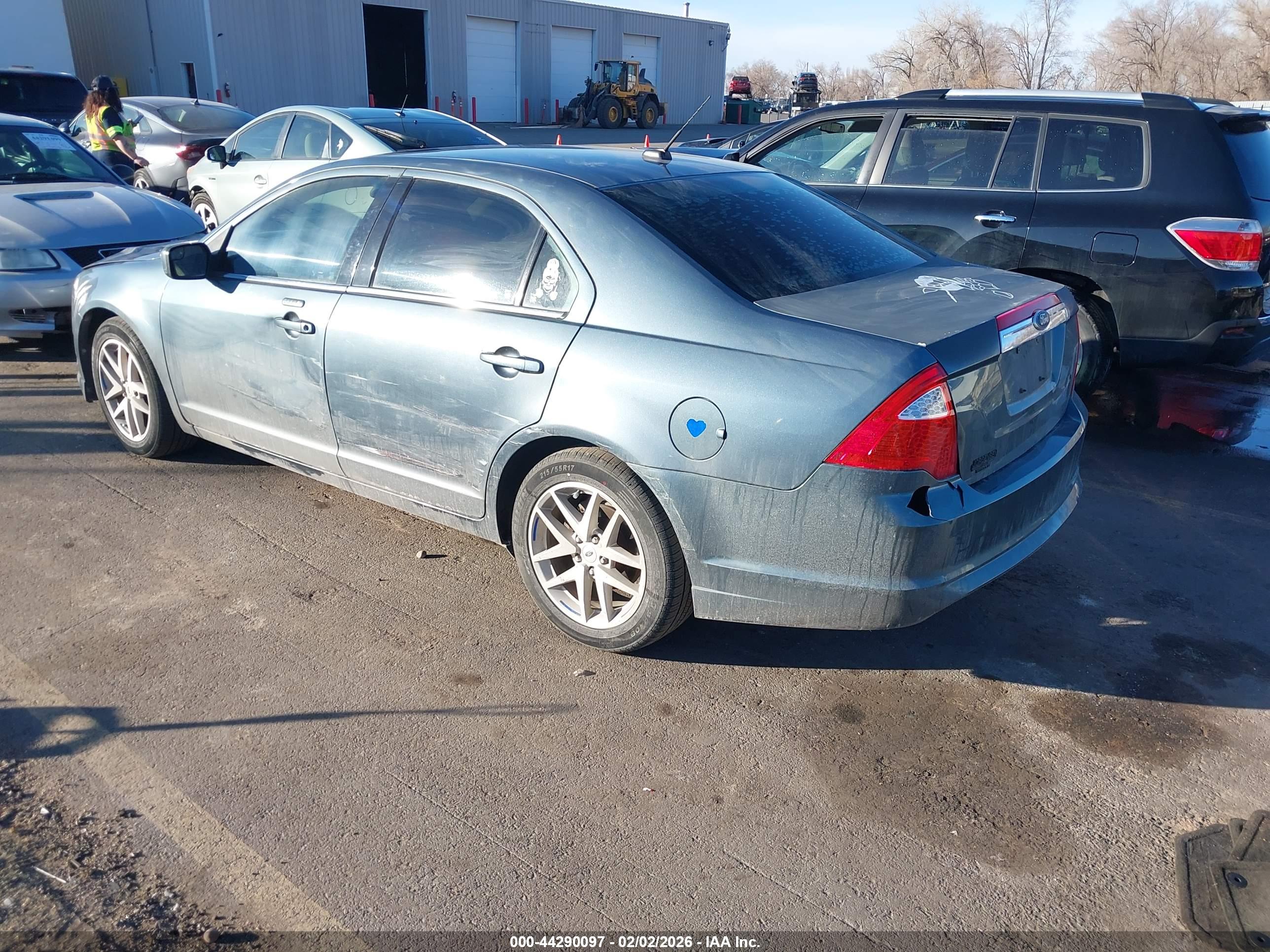 FORD FUSION image 3