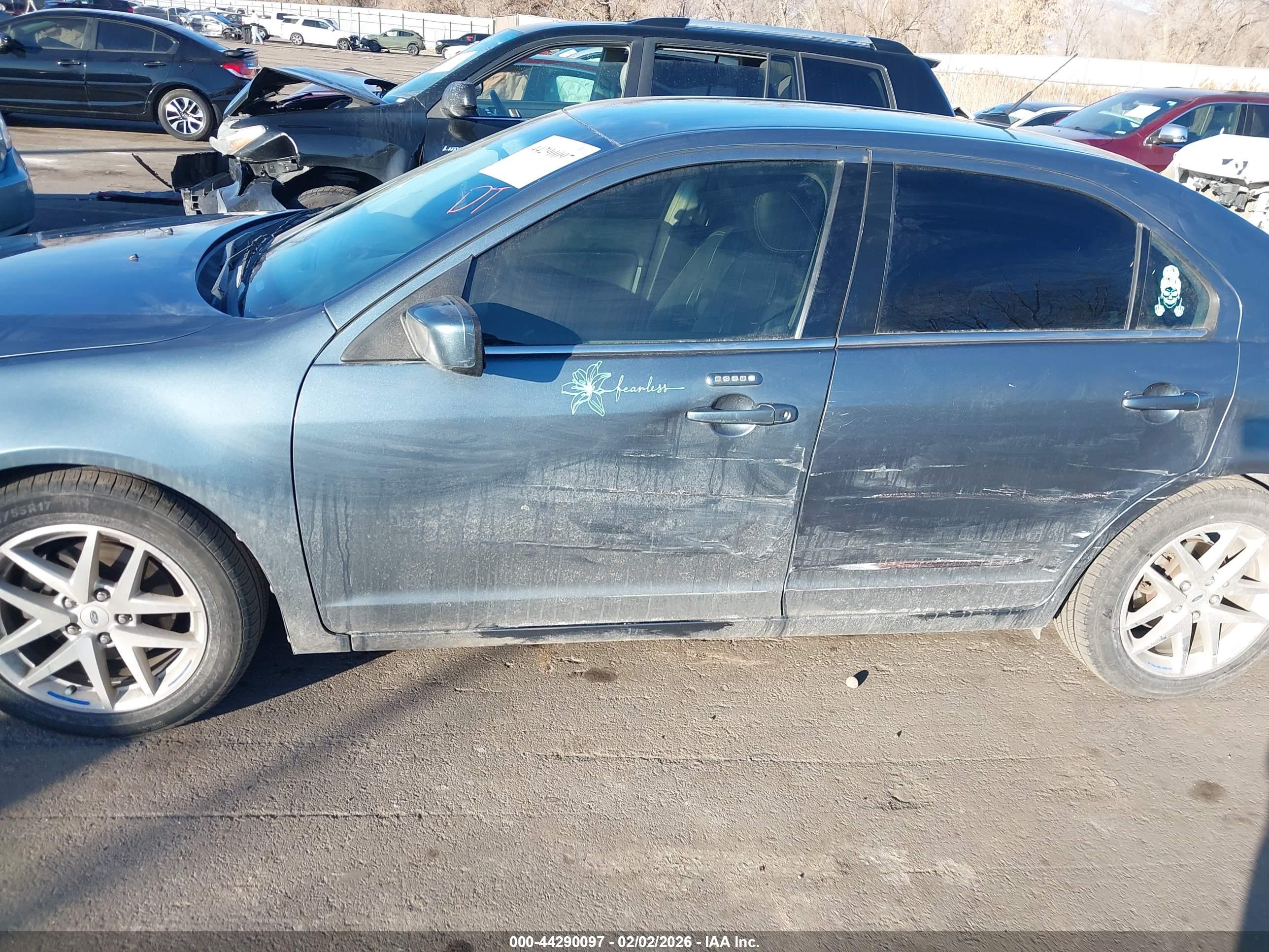 FORD FUSION image 6