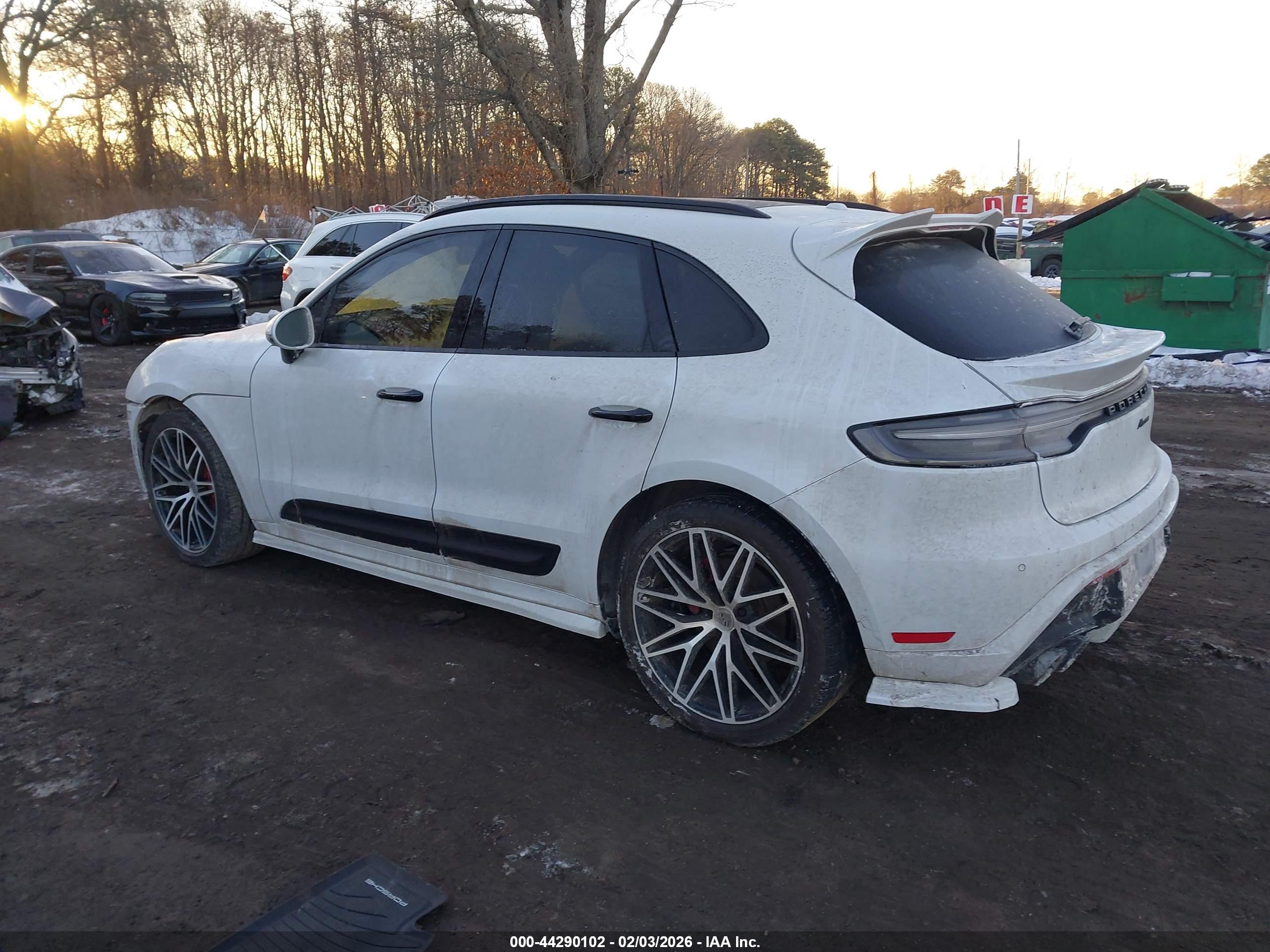 PORSCHE MACAN image 3