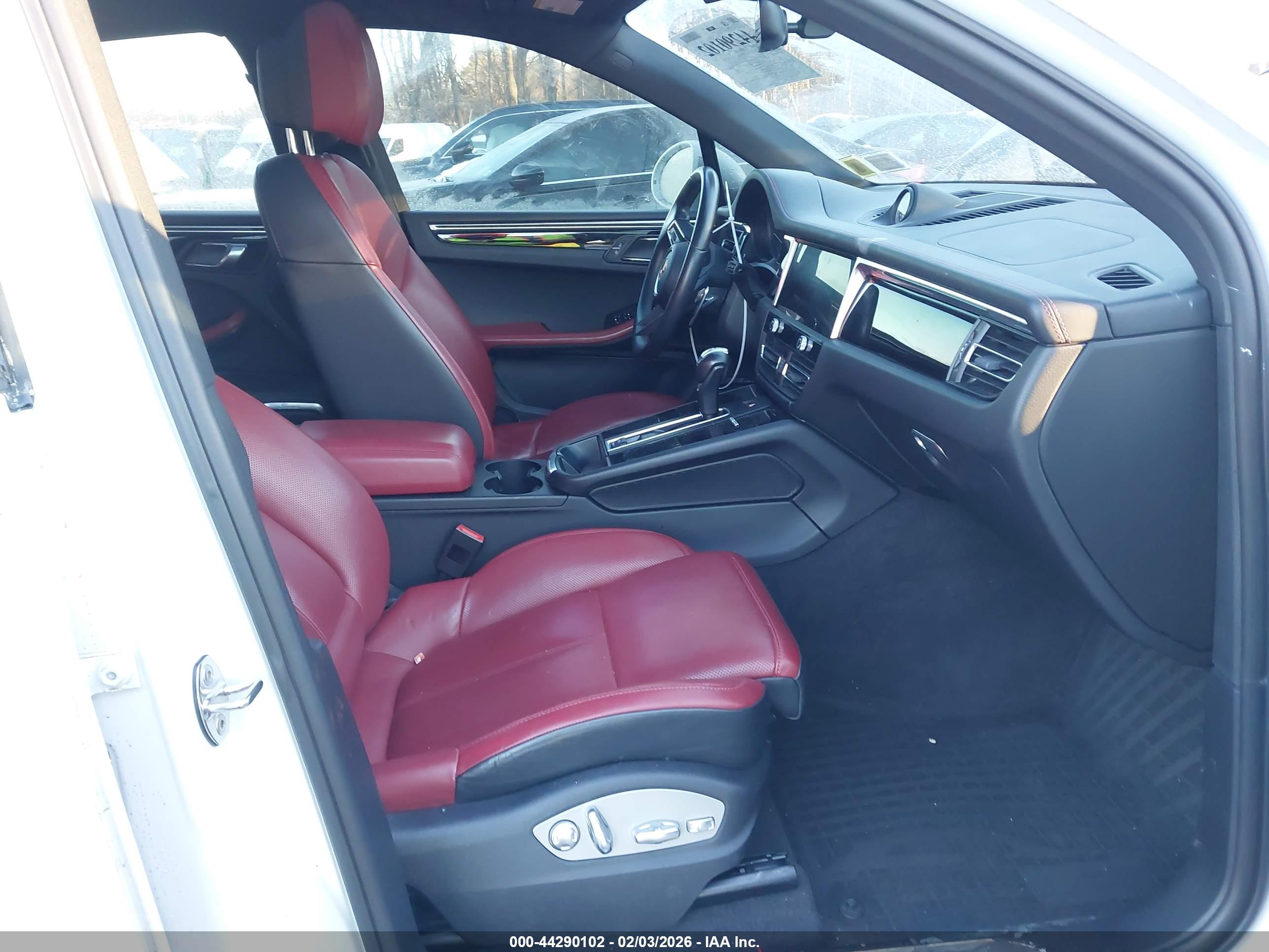 PORSCHE MACAN image 5