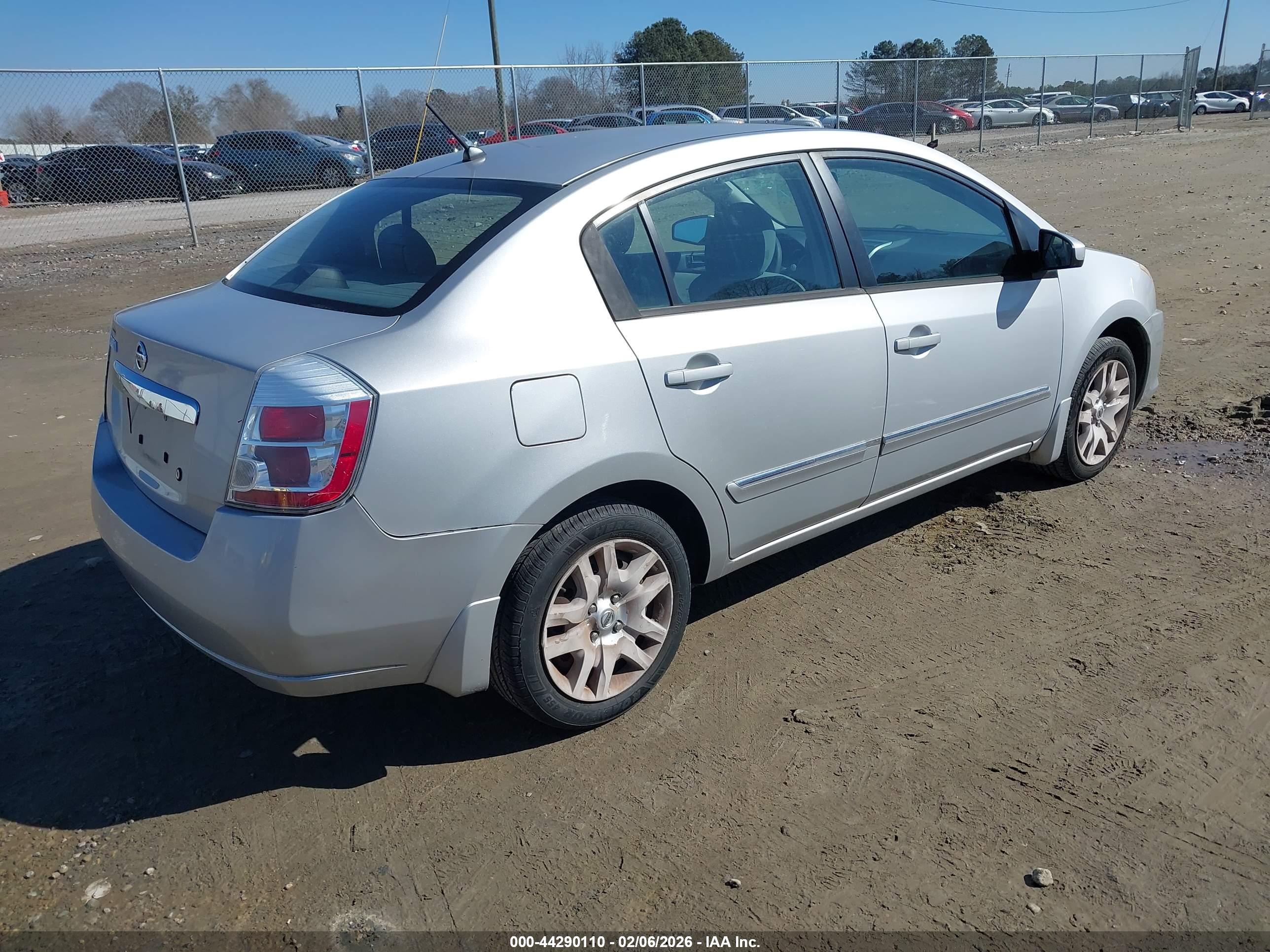 NISSAN SENTRA image 4