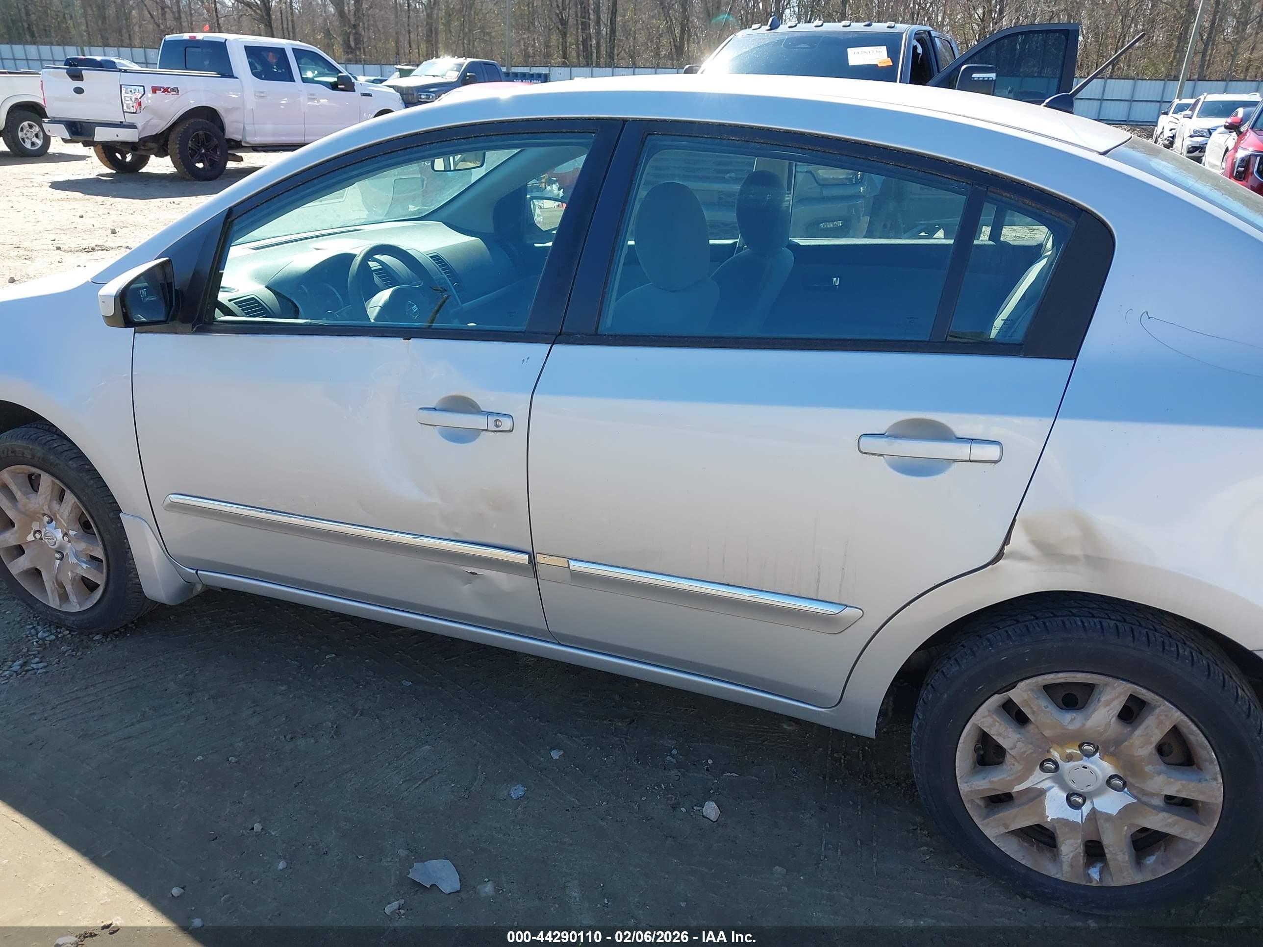 NISSAN SENTRA image 6