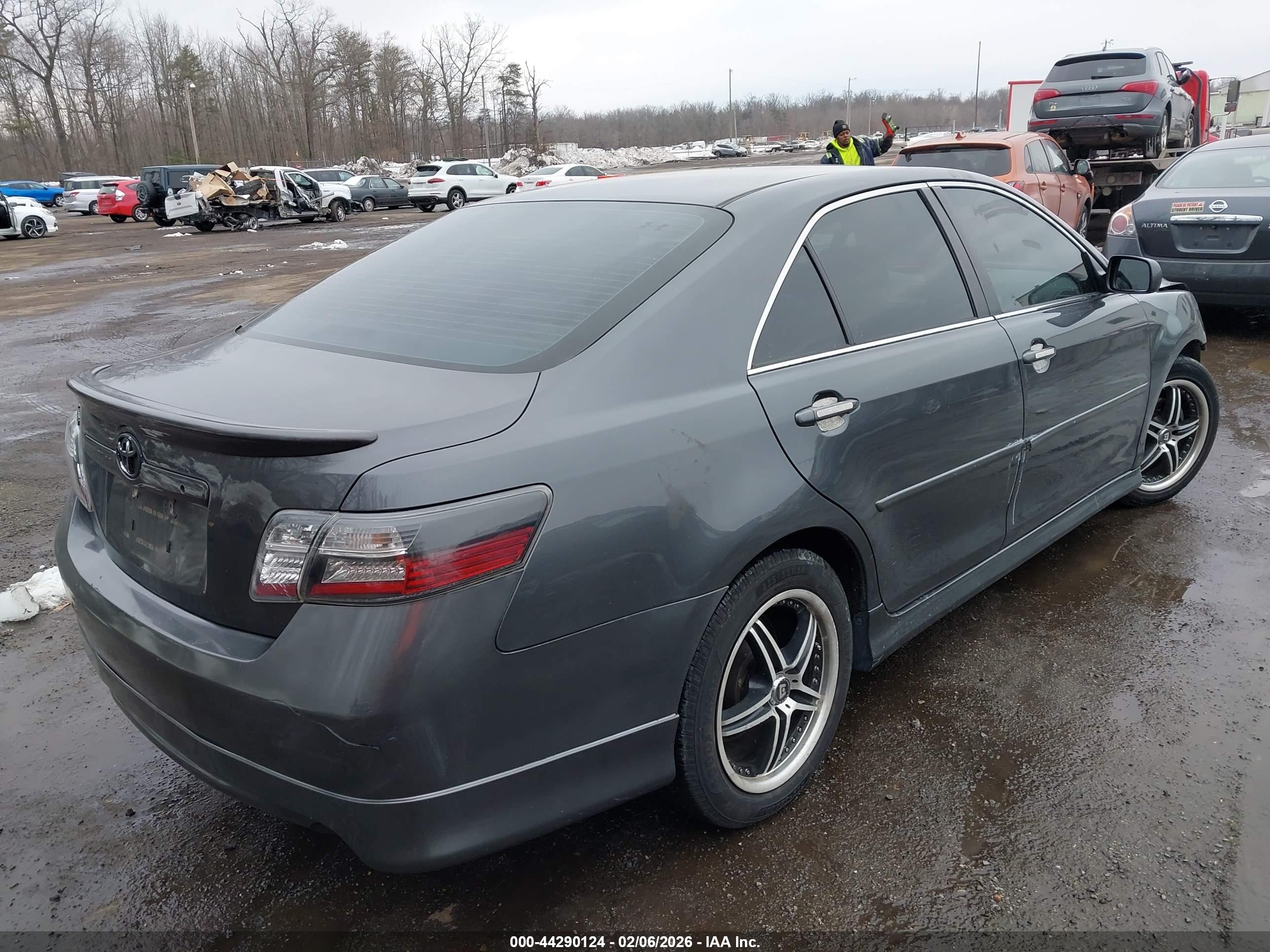 TOYOTA CAMRY image 4