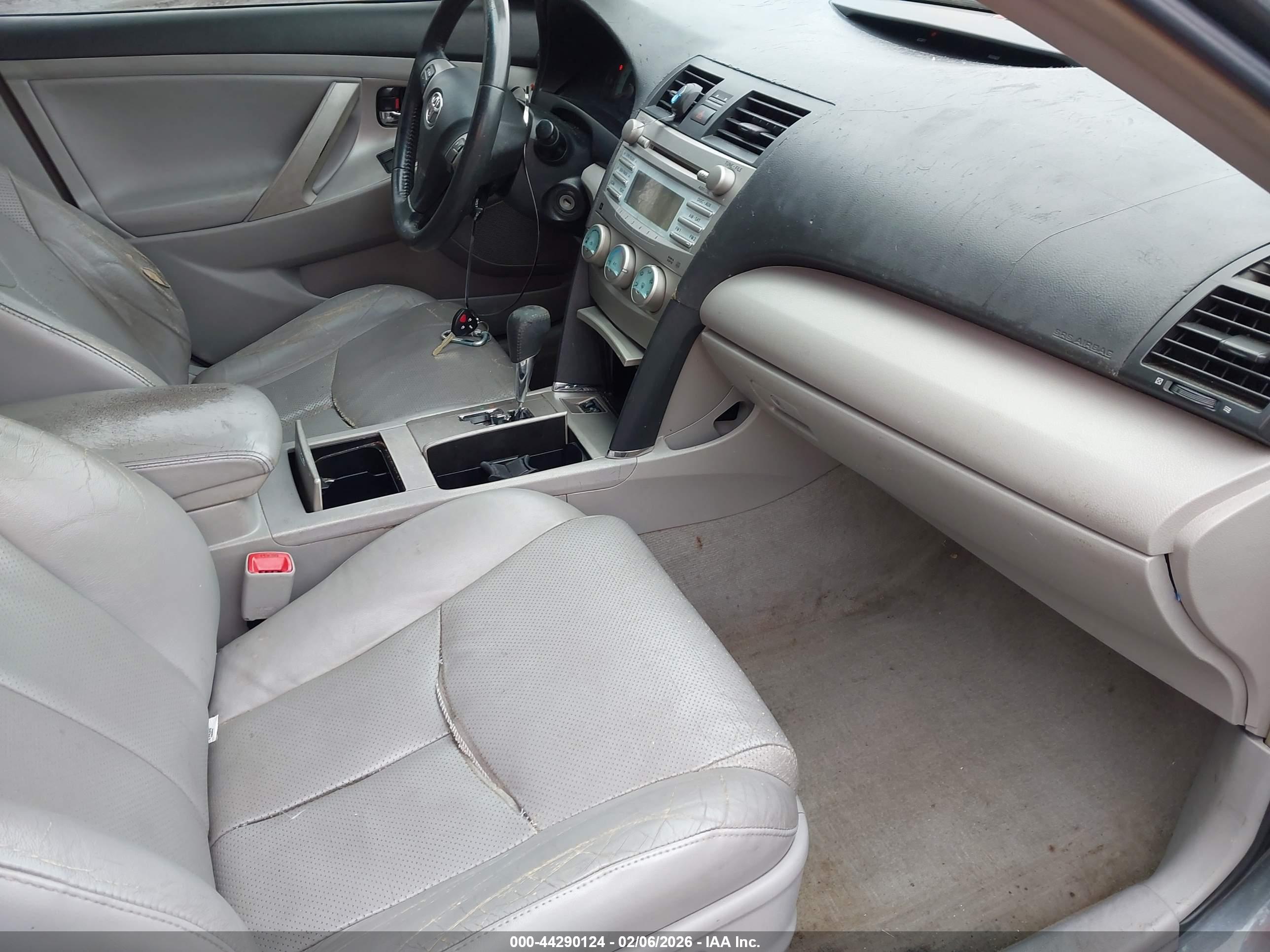TOYOTA CAMRY image 5