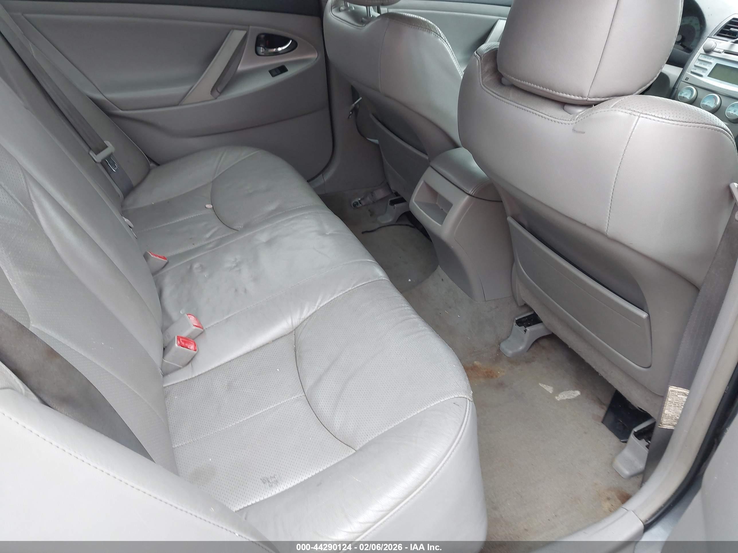TOYOTA CAMRY image 8