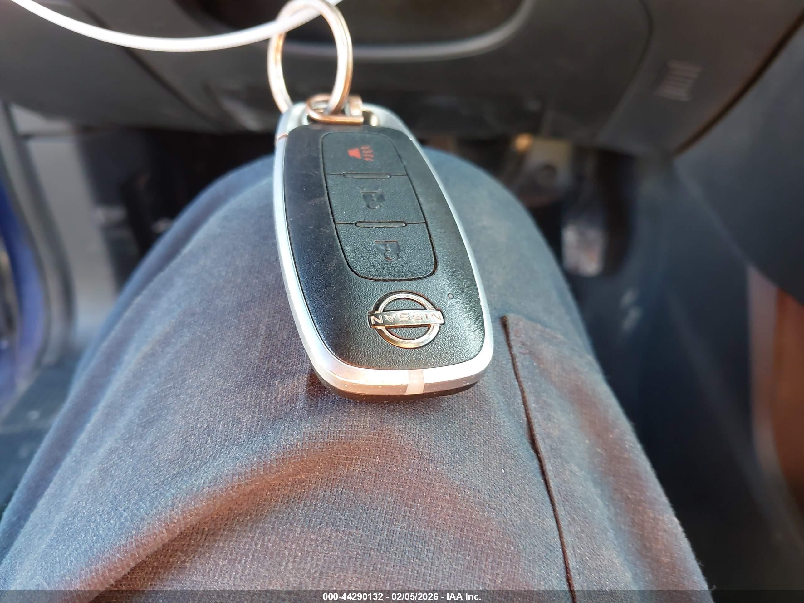 NISSAN ROGUE image 11