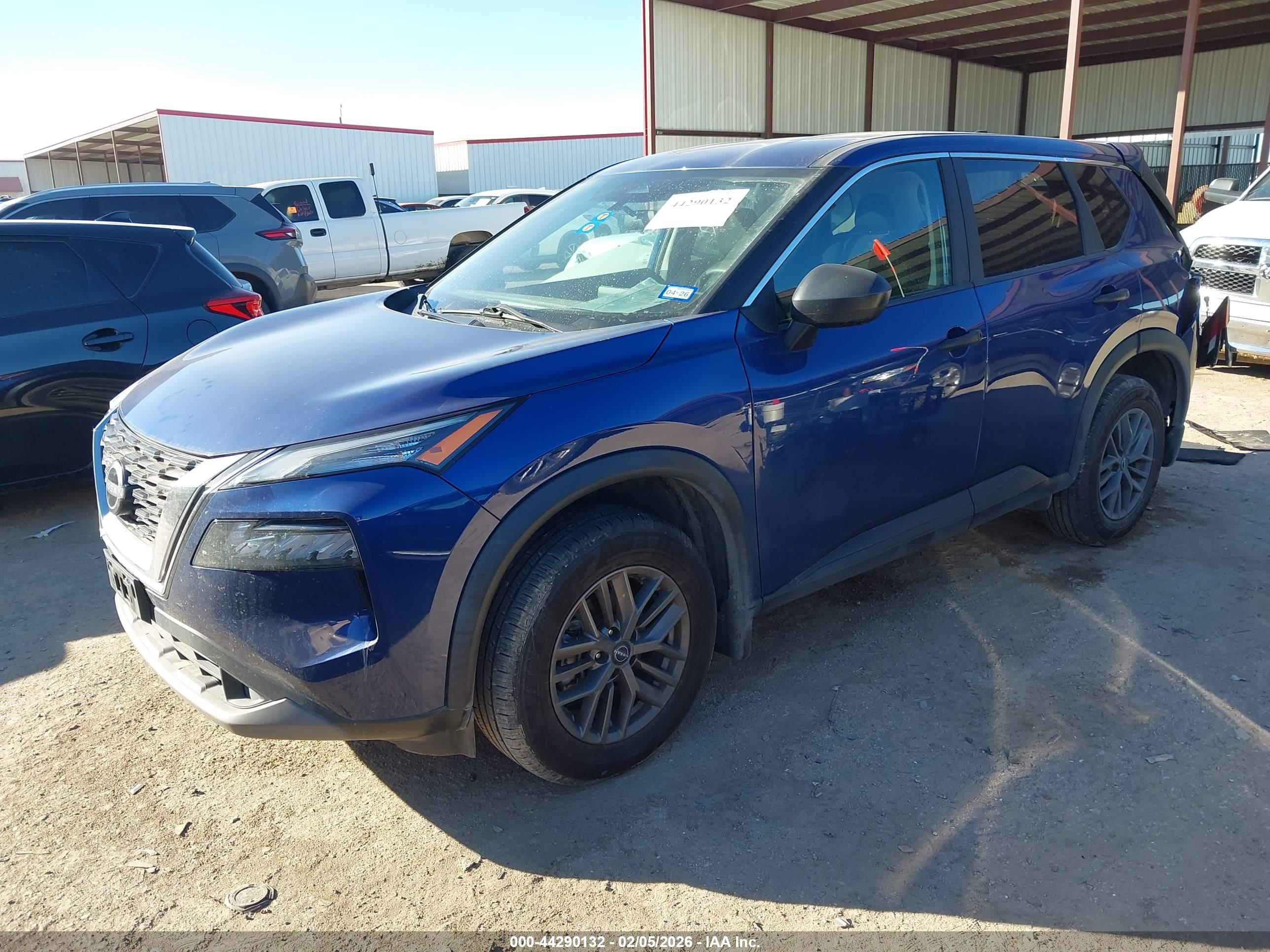 NISSAN ROGUE image 2