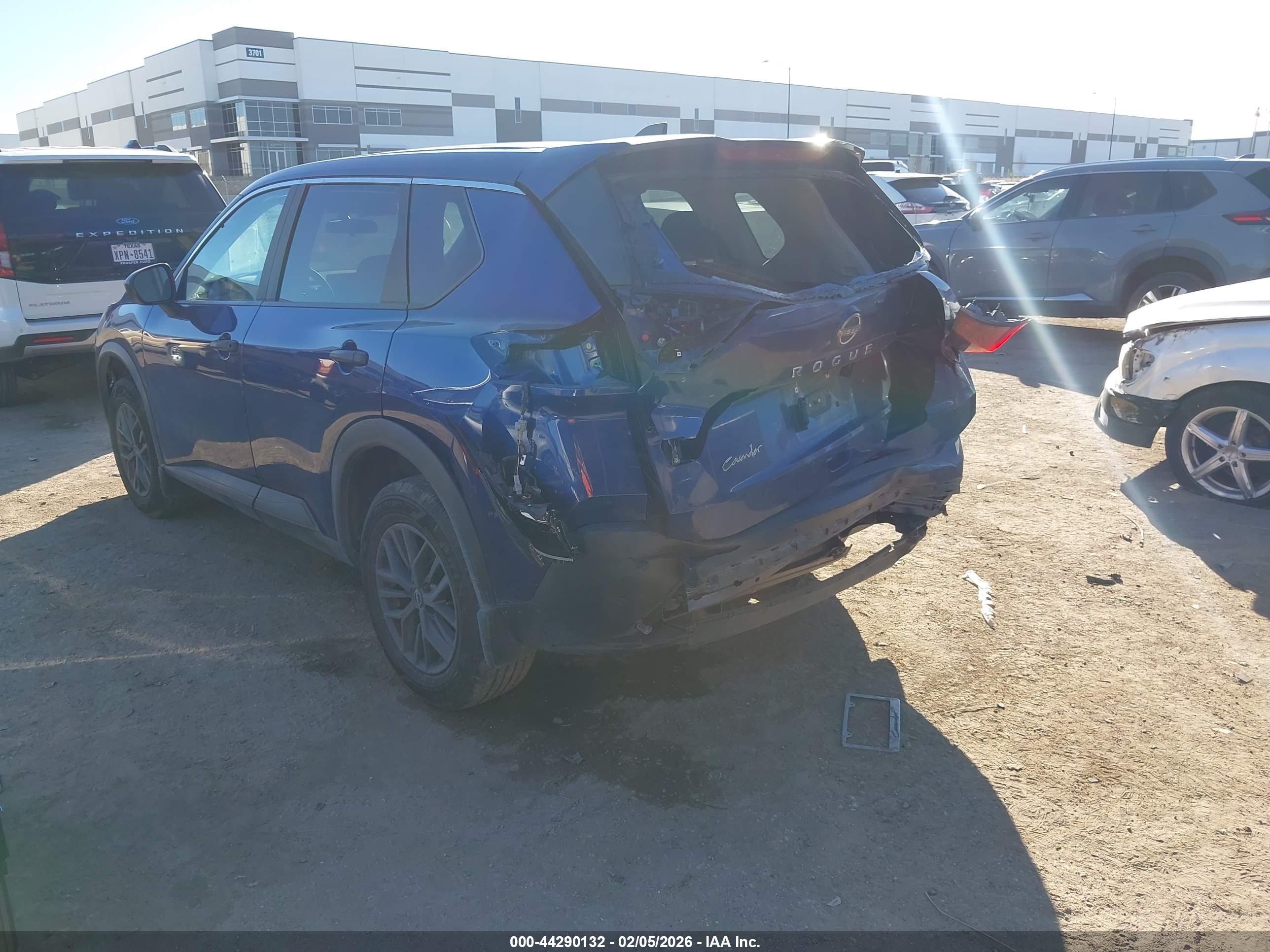 NISSAN ROGUE image 3