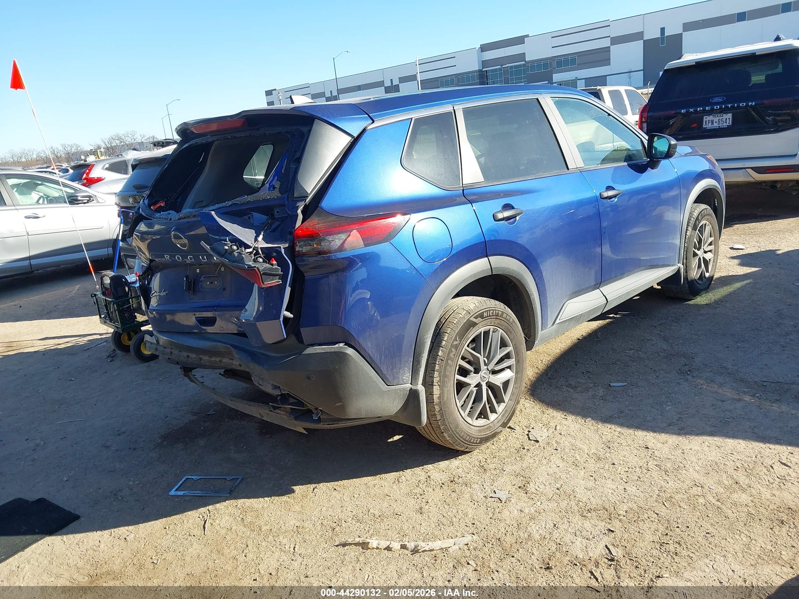 NISSAN ROGUE image 4
