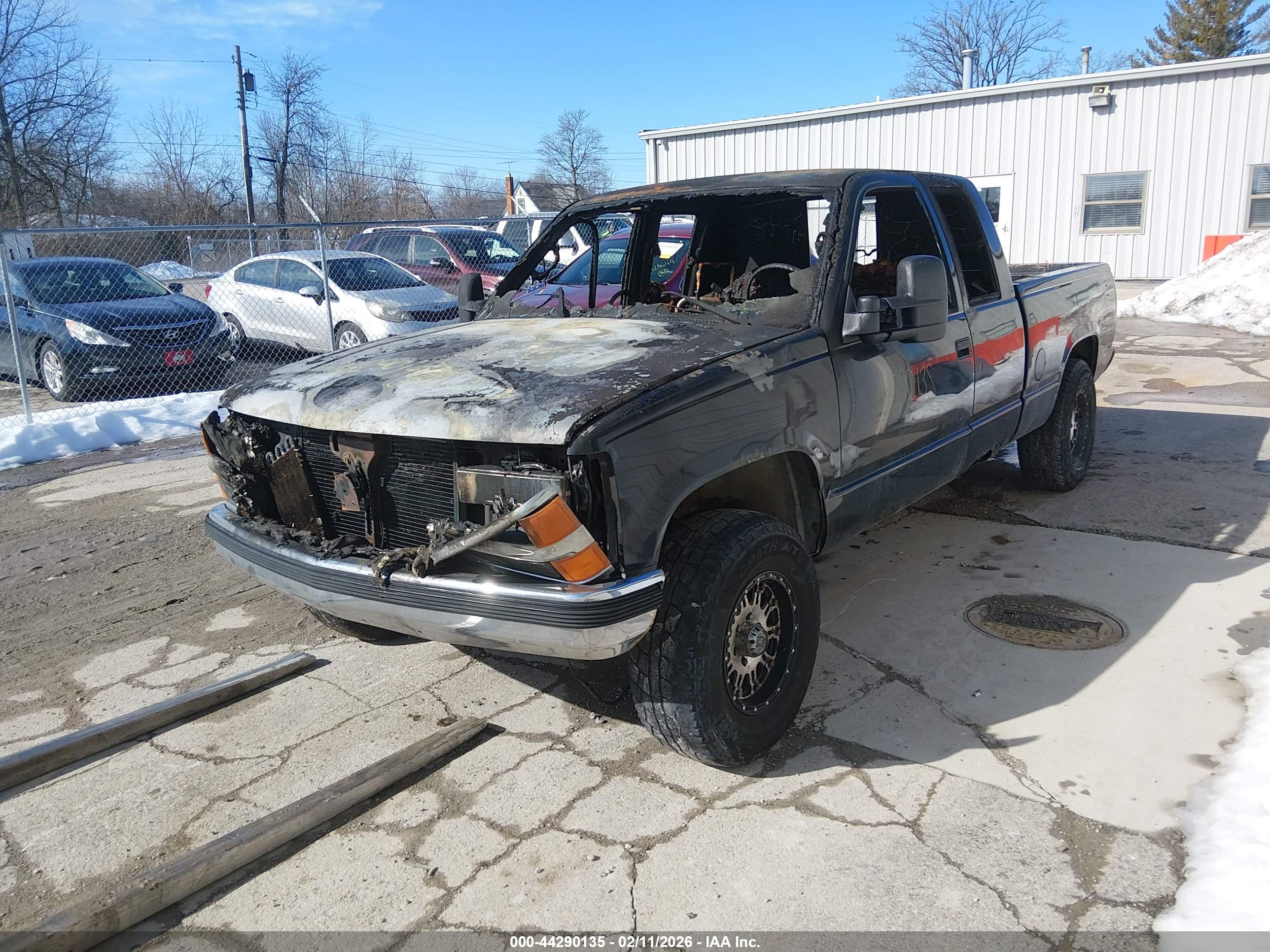 CHEVROLET GMT-400 image 2