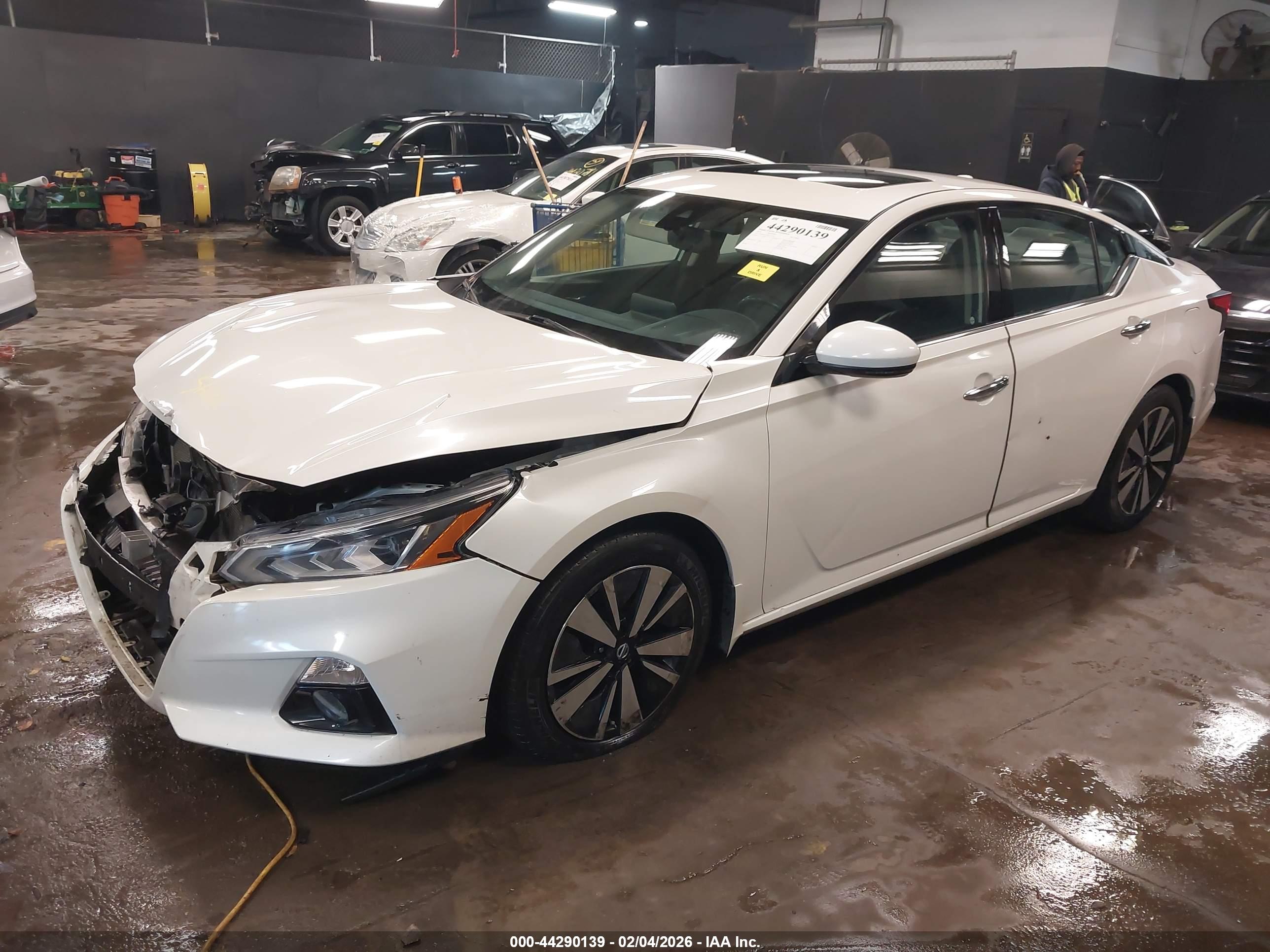 NISSAN ALTIMA image 2