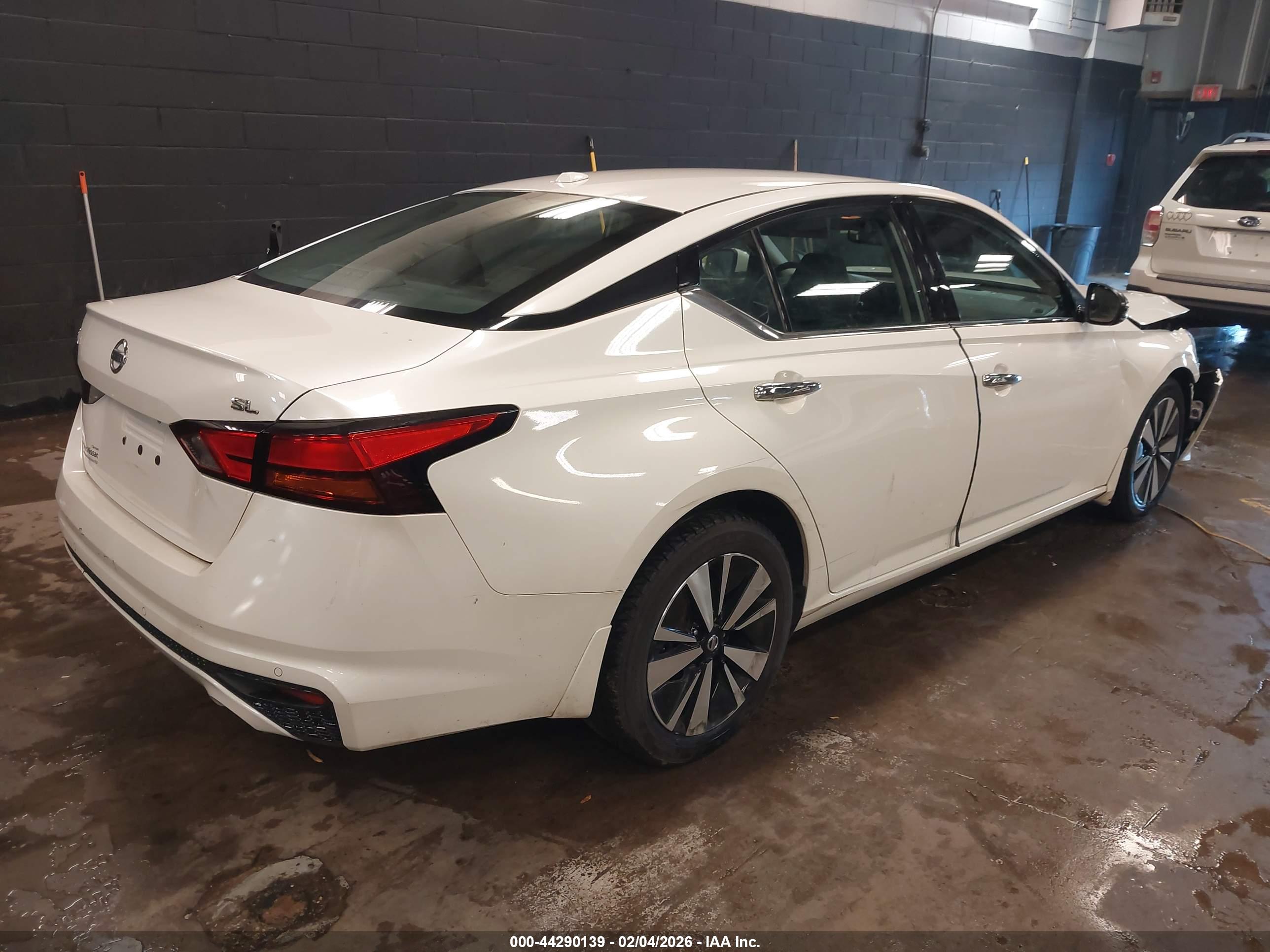 NISSAN ALTIMA image 4