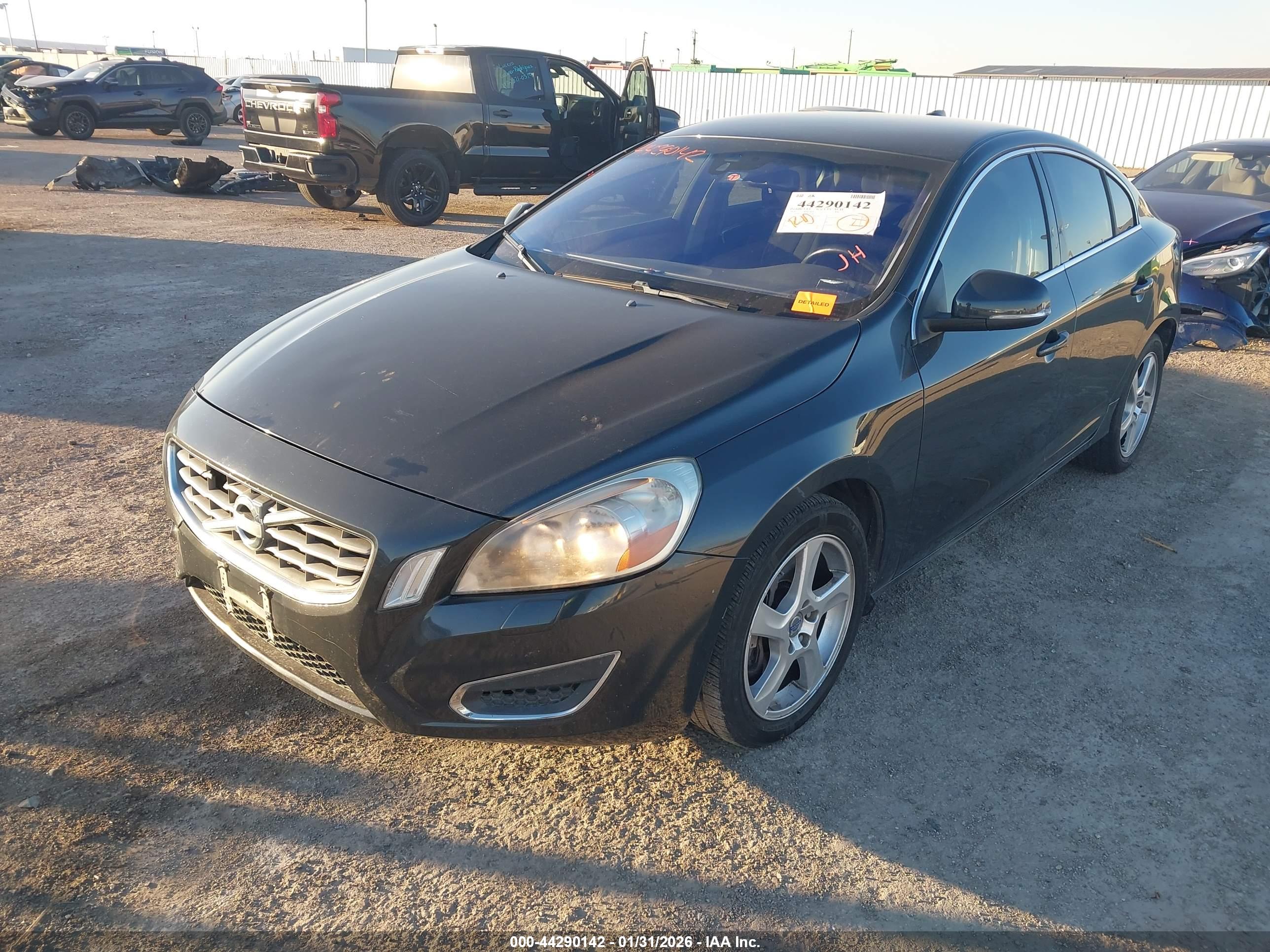 VOLVO S60 image 2