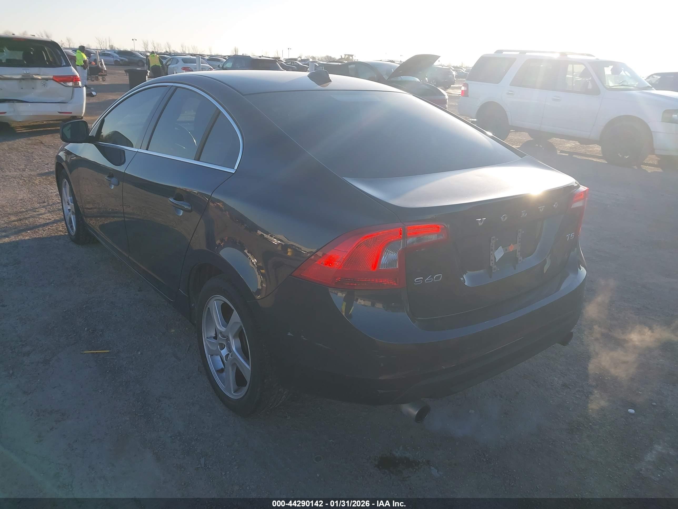 VOLVO S60 image 3