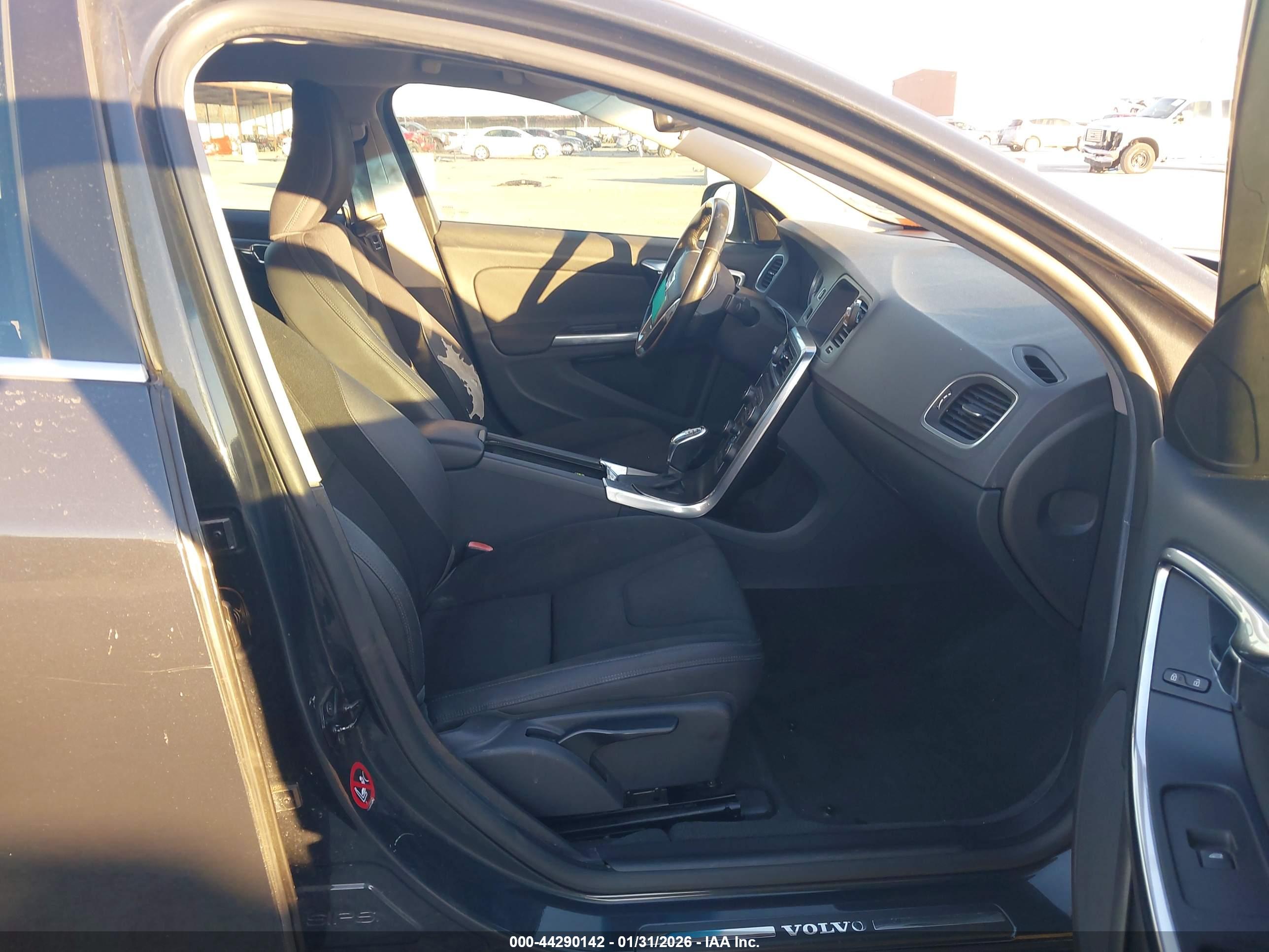 VOLVO S60 image 5