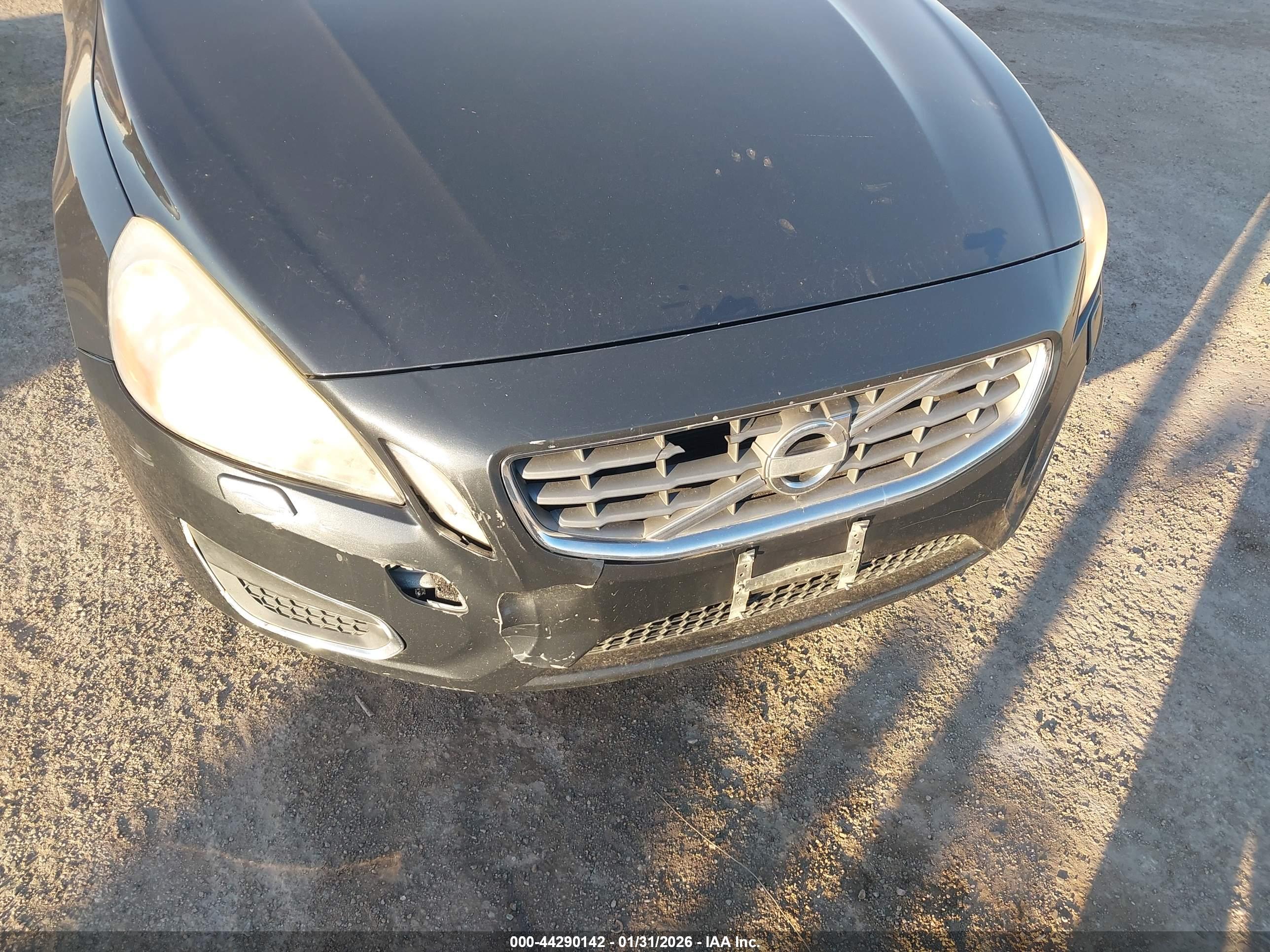 VOLVO S60 image 6