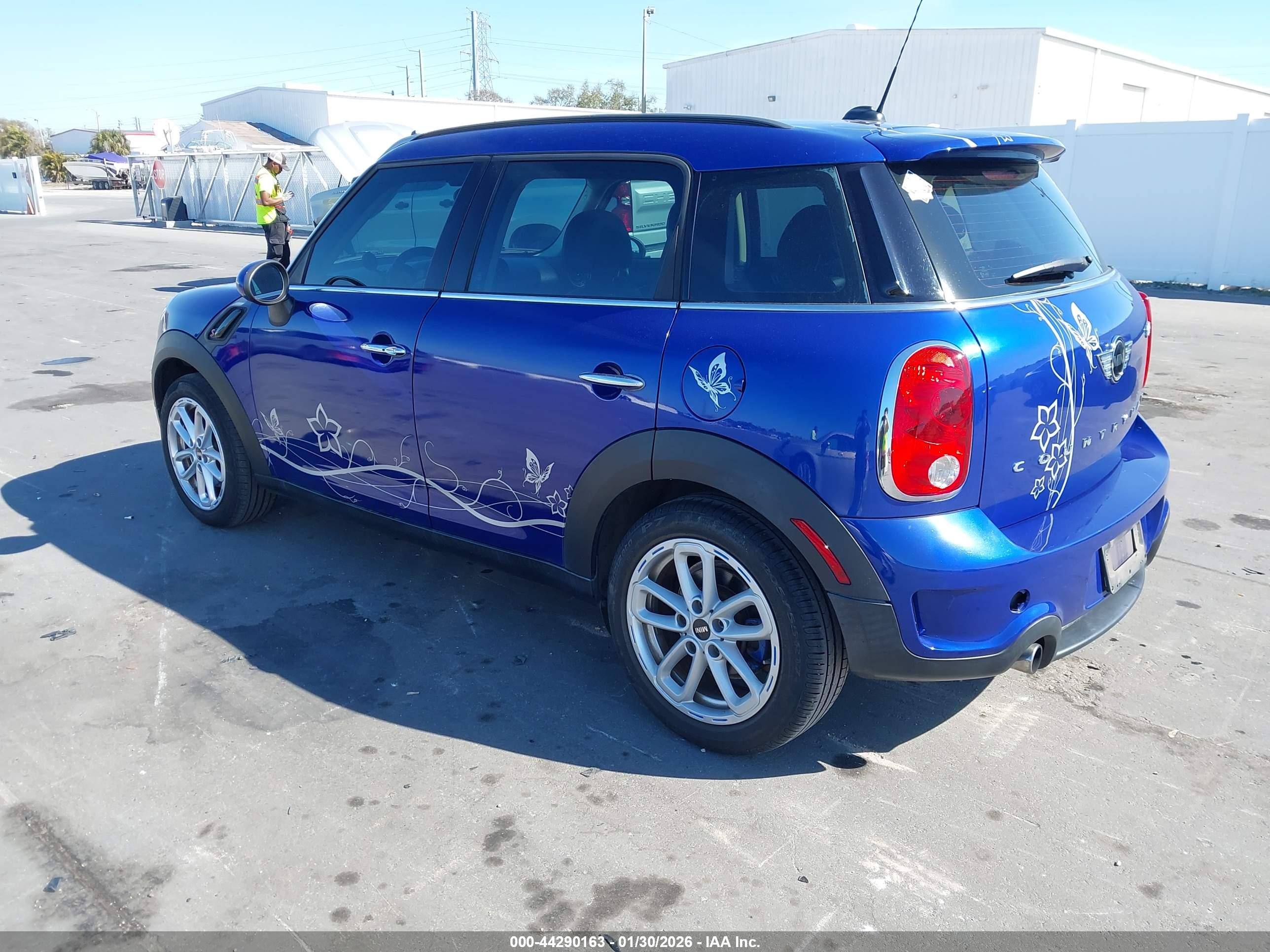 MINI COUNTRYMAN image 3