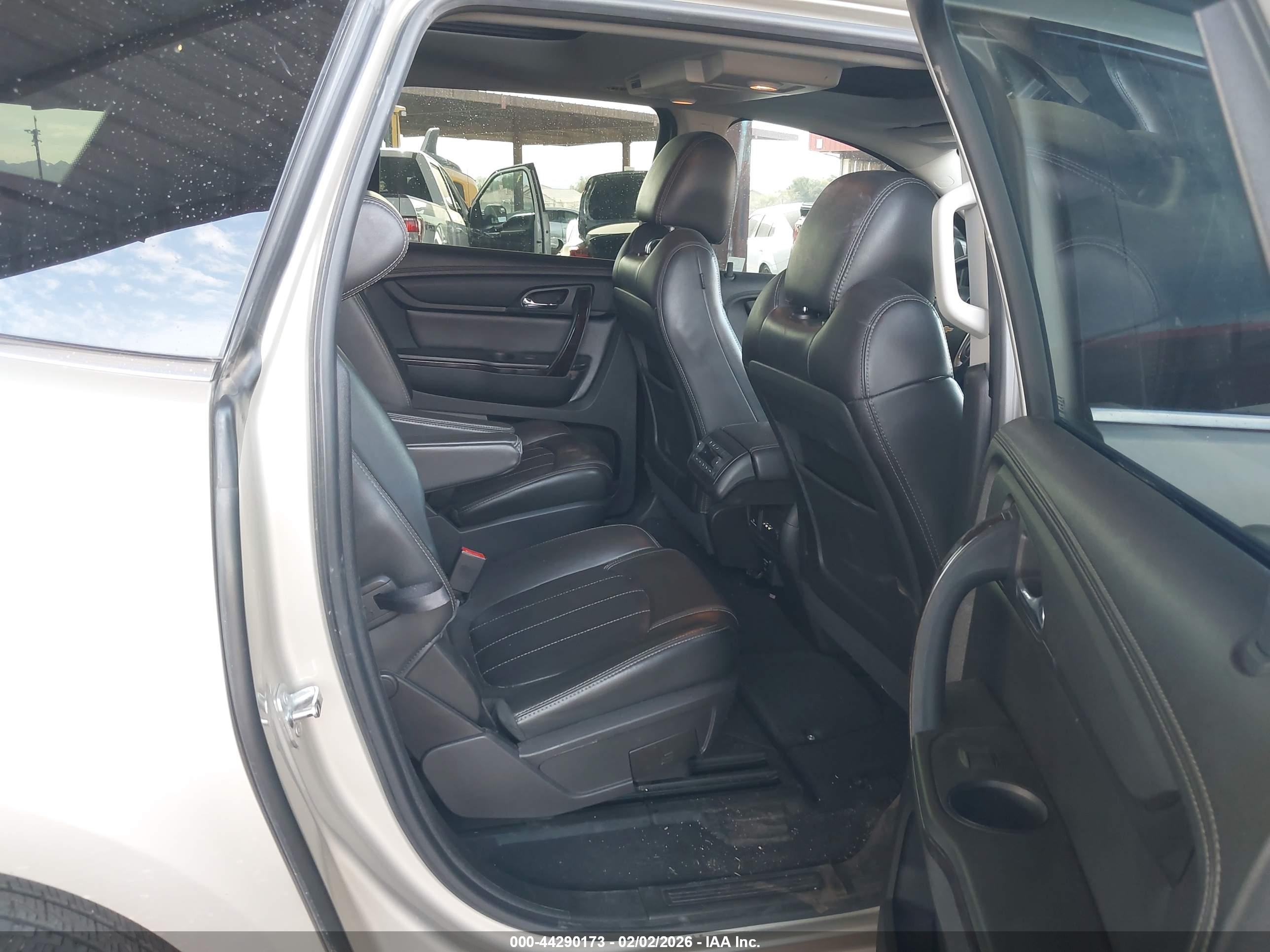 CHEVROLET TRAVERSE image 8