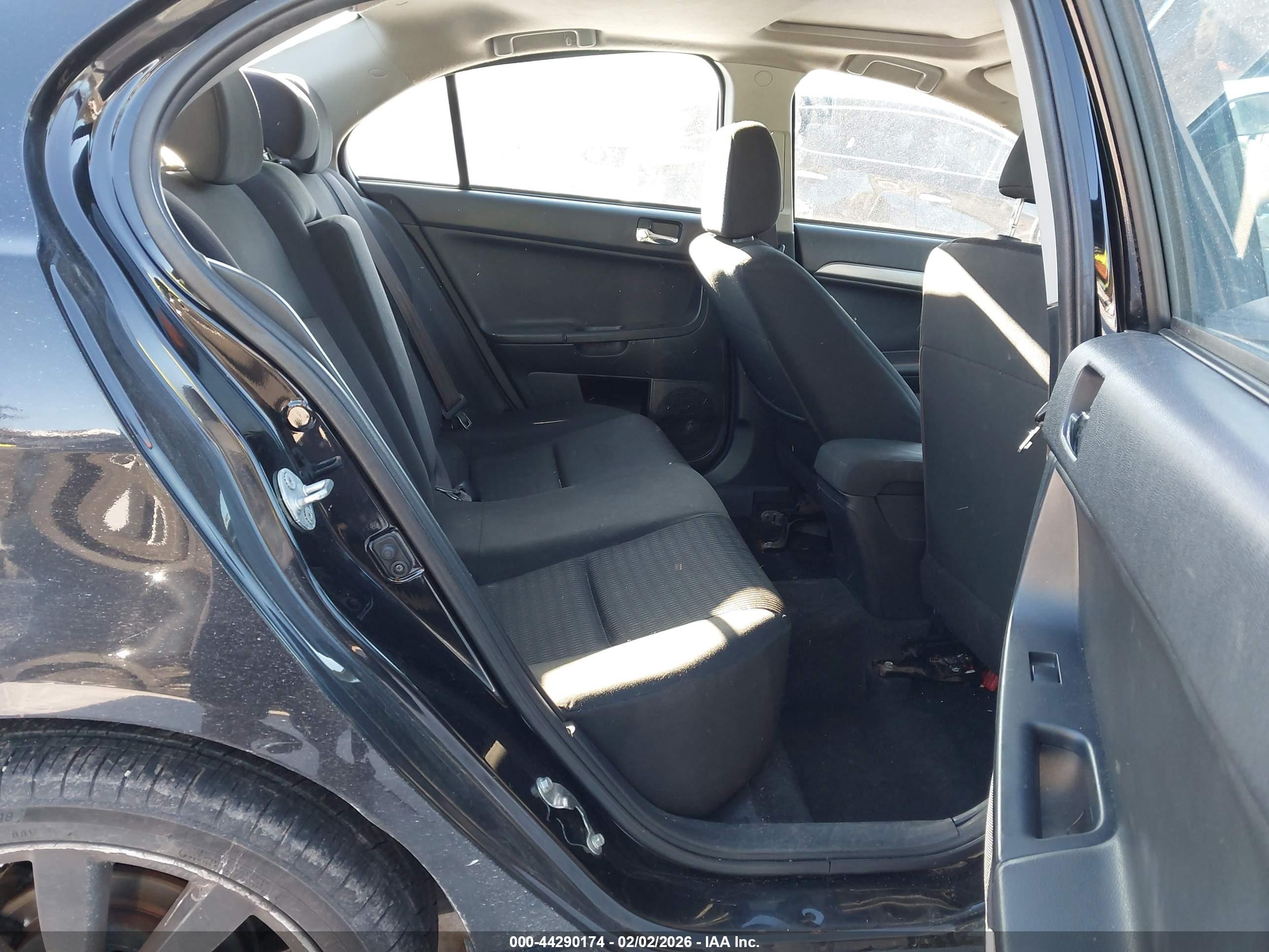 MITSUBISHI LANCER image 8
