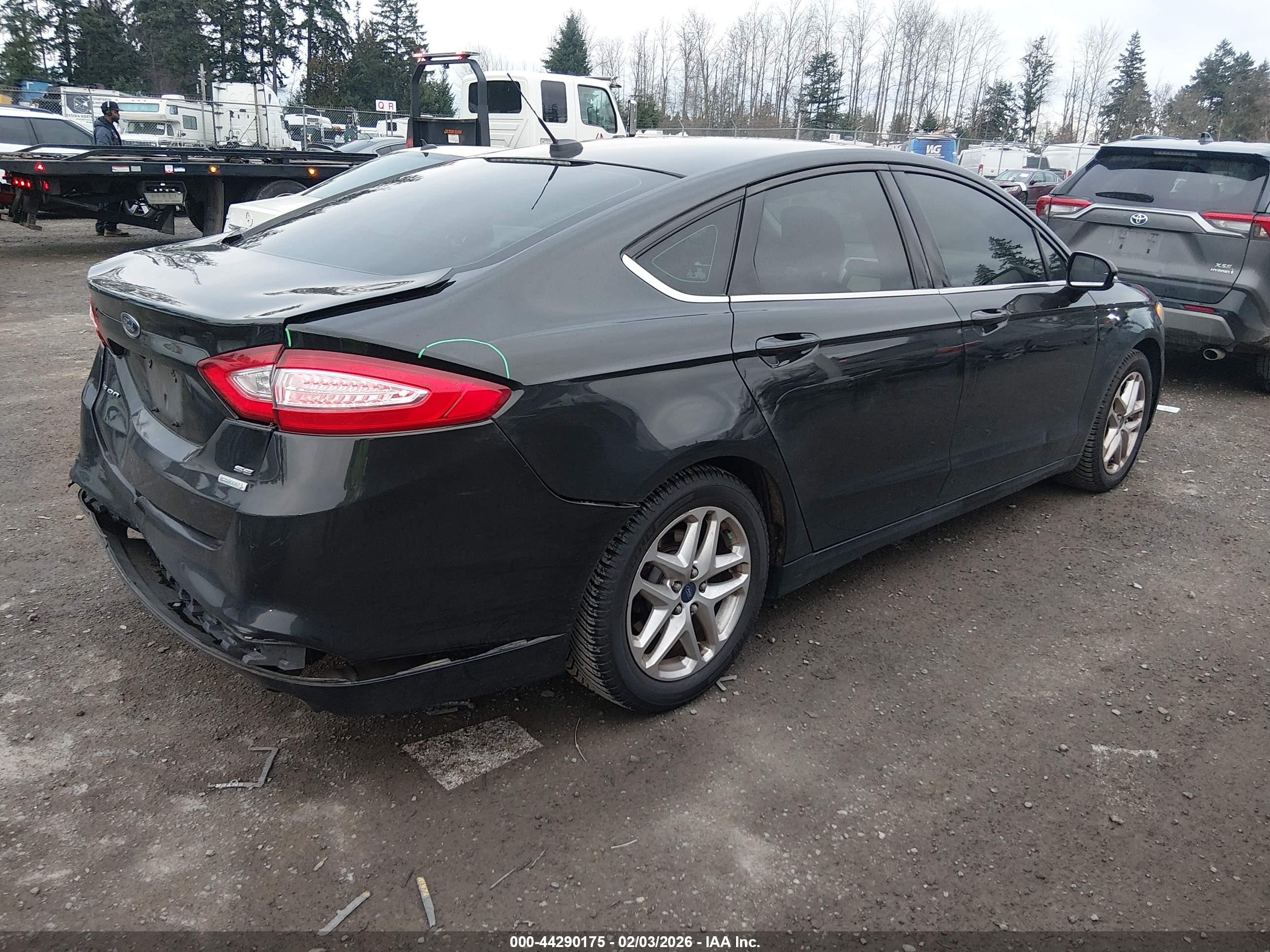 FORD FUSION image 4
