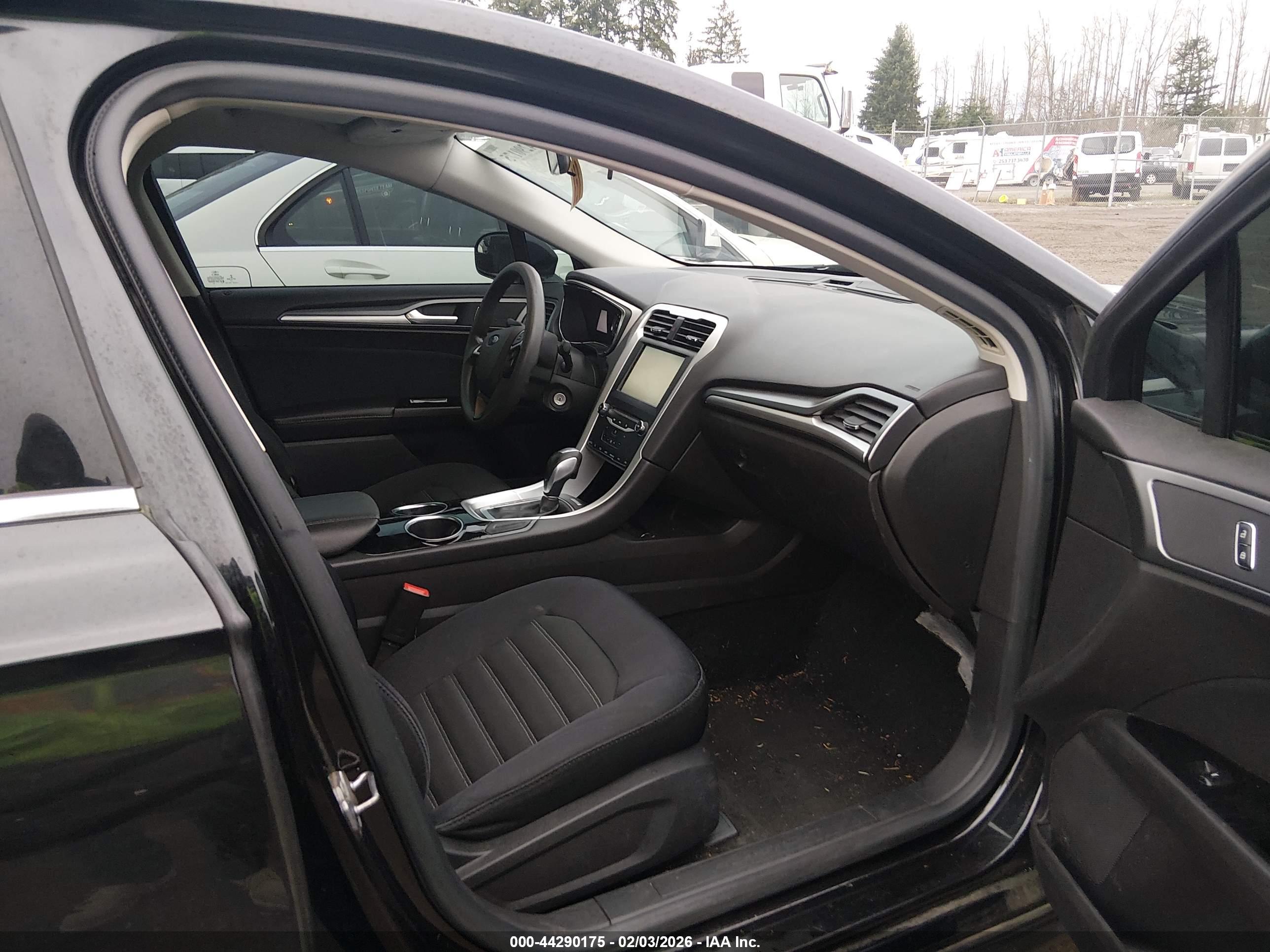 FORD FUSION image 5