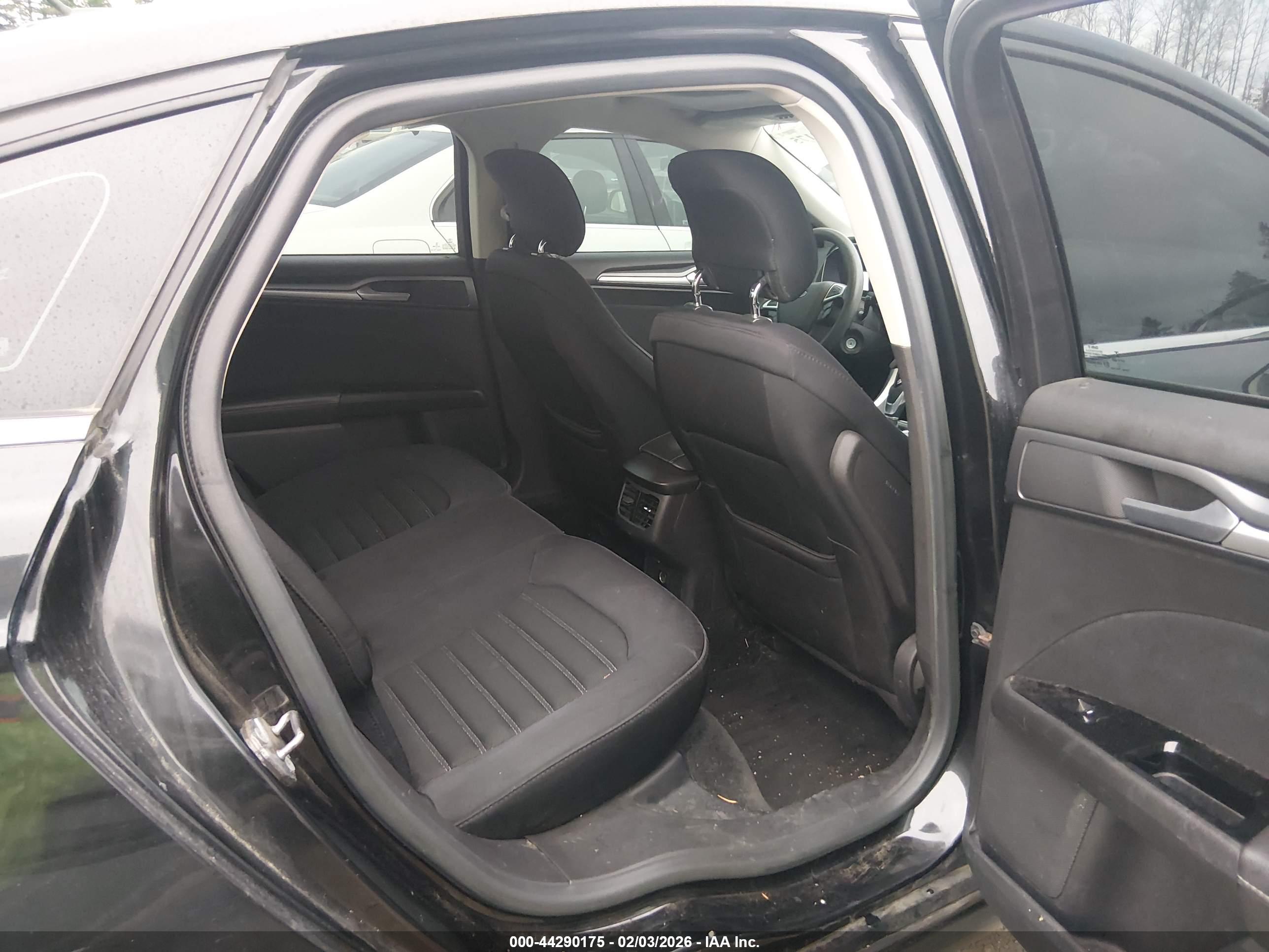 FORD FUSION image 8