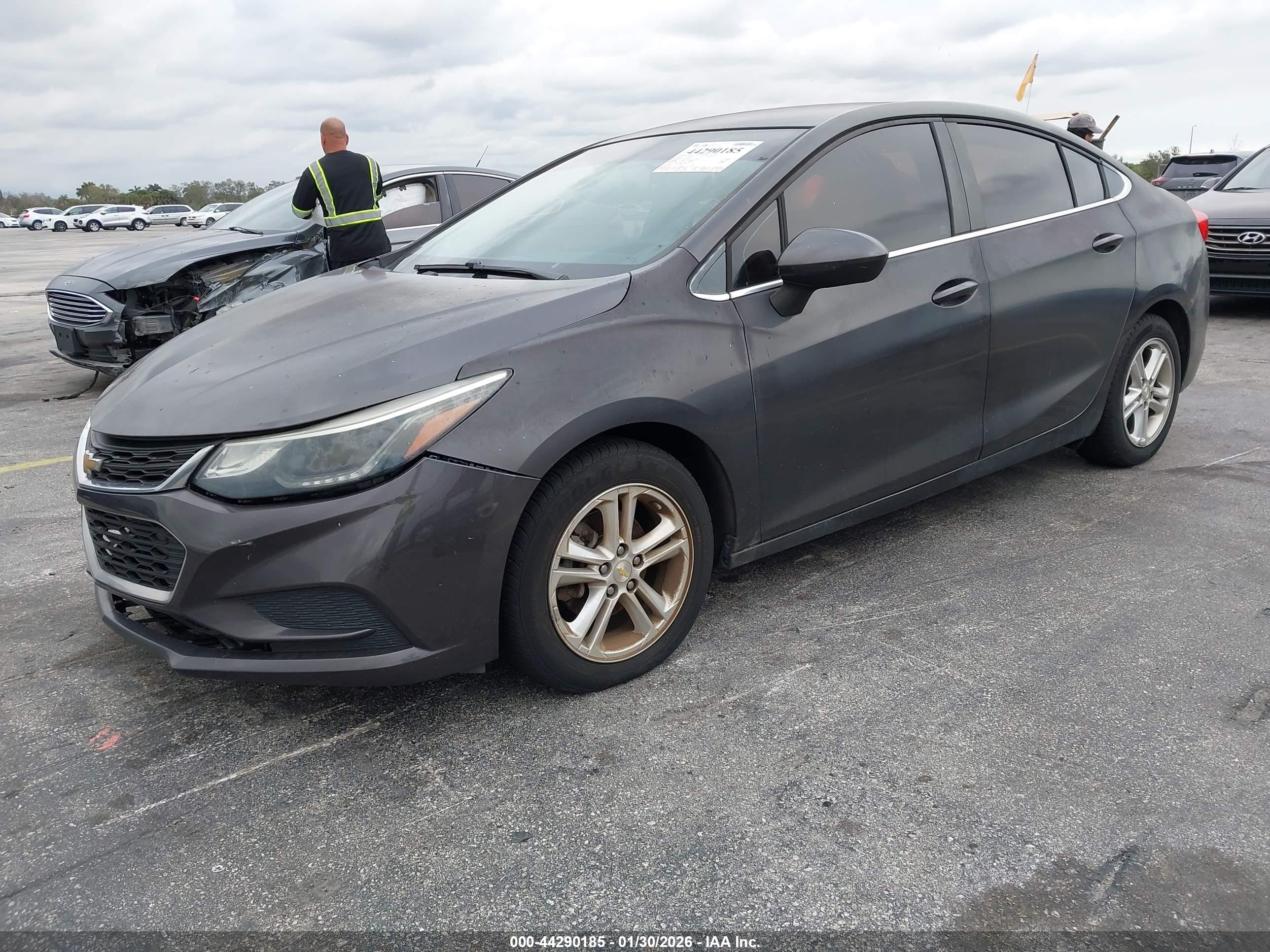 CHEVROLET CRUZE image 2